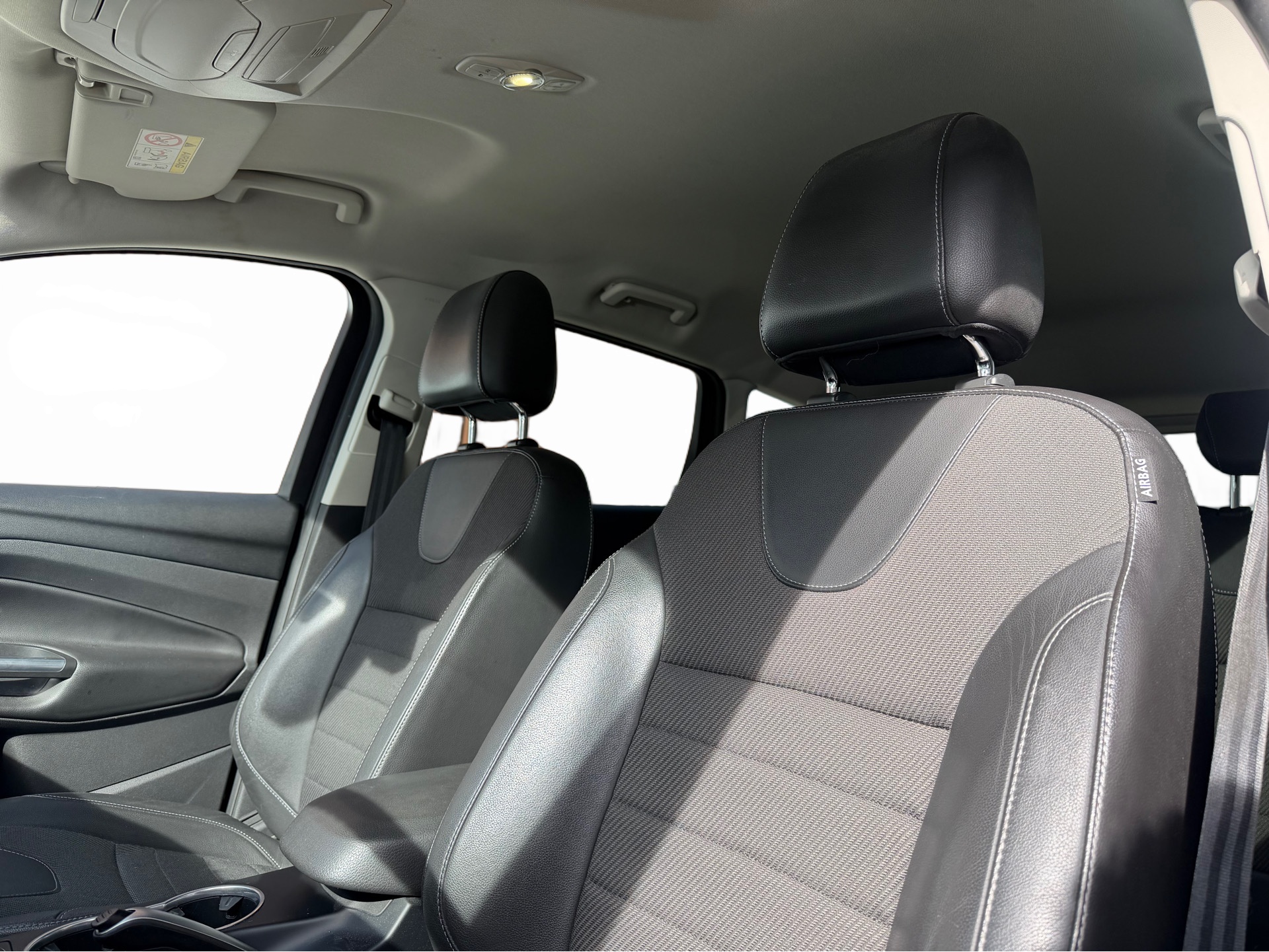 FORD Kuga 2.0 TDCi Titanium 4WD PowerShift *1. Hand* *Navi* *Winterräder*-image-14