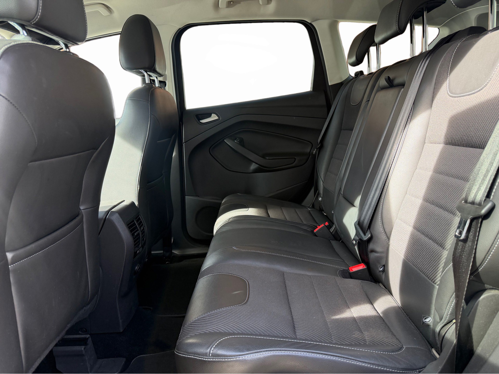 FORD Kuga 2.0 TDCi Titanium 4WD PowerShift *1. Hand* *Navi* *Winterräder*-image-18