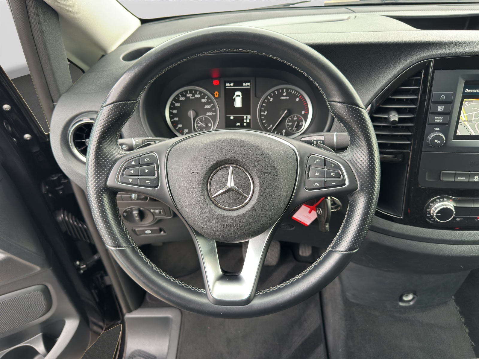 MERCEDES-BENZ Vito 116 CDI Lang Select Tourer 4Matic 9G-Tronic-image-14