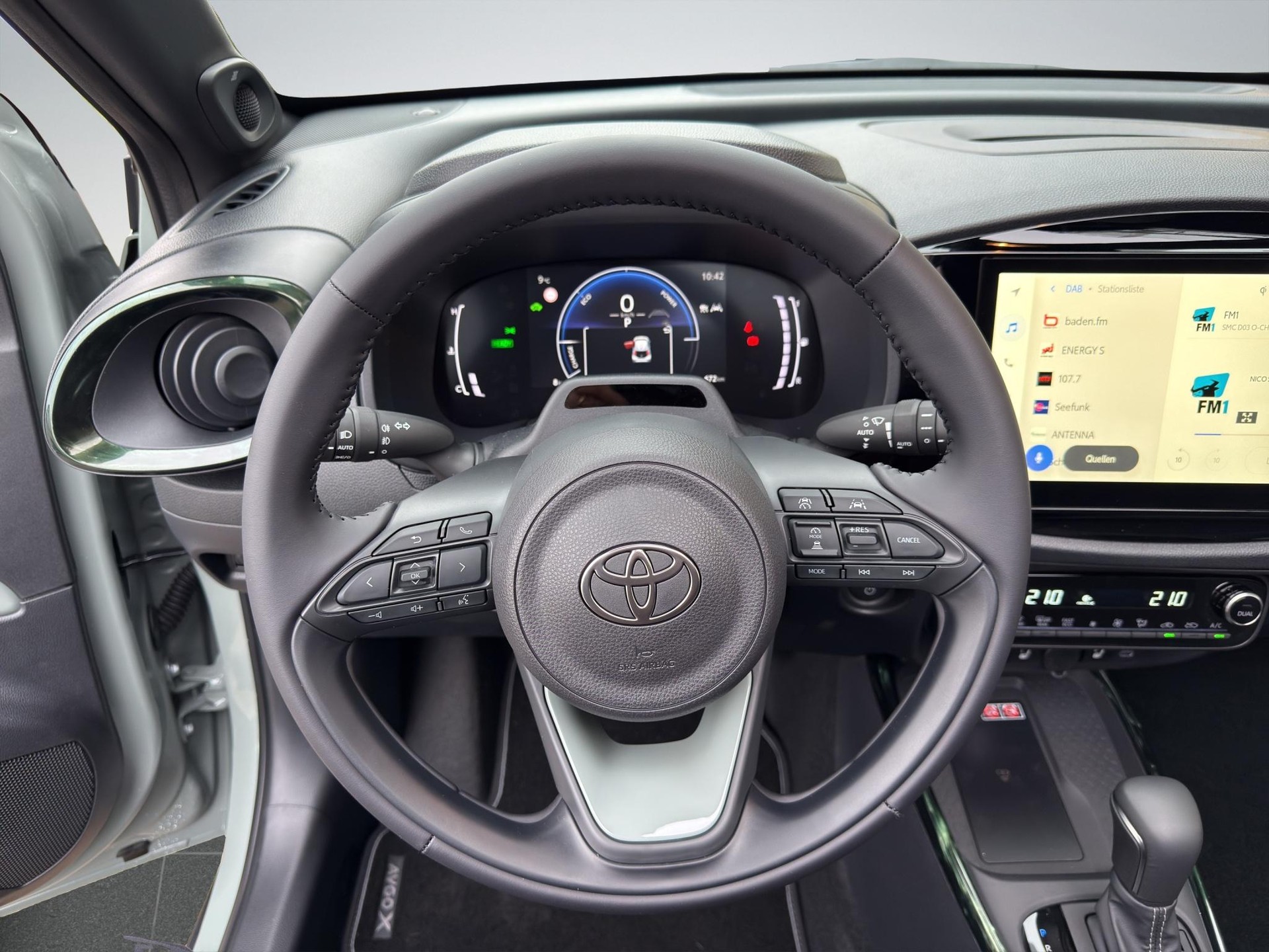 TOYOTA Aygo X 1.5 VVT-i HSD Style Cabrio-image-9