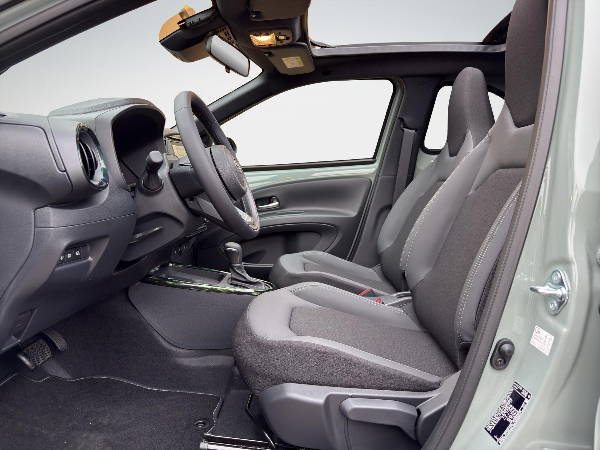 TOYOTA Aygo X 1.5 VVT-i HSD Style Cabrio-image-8