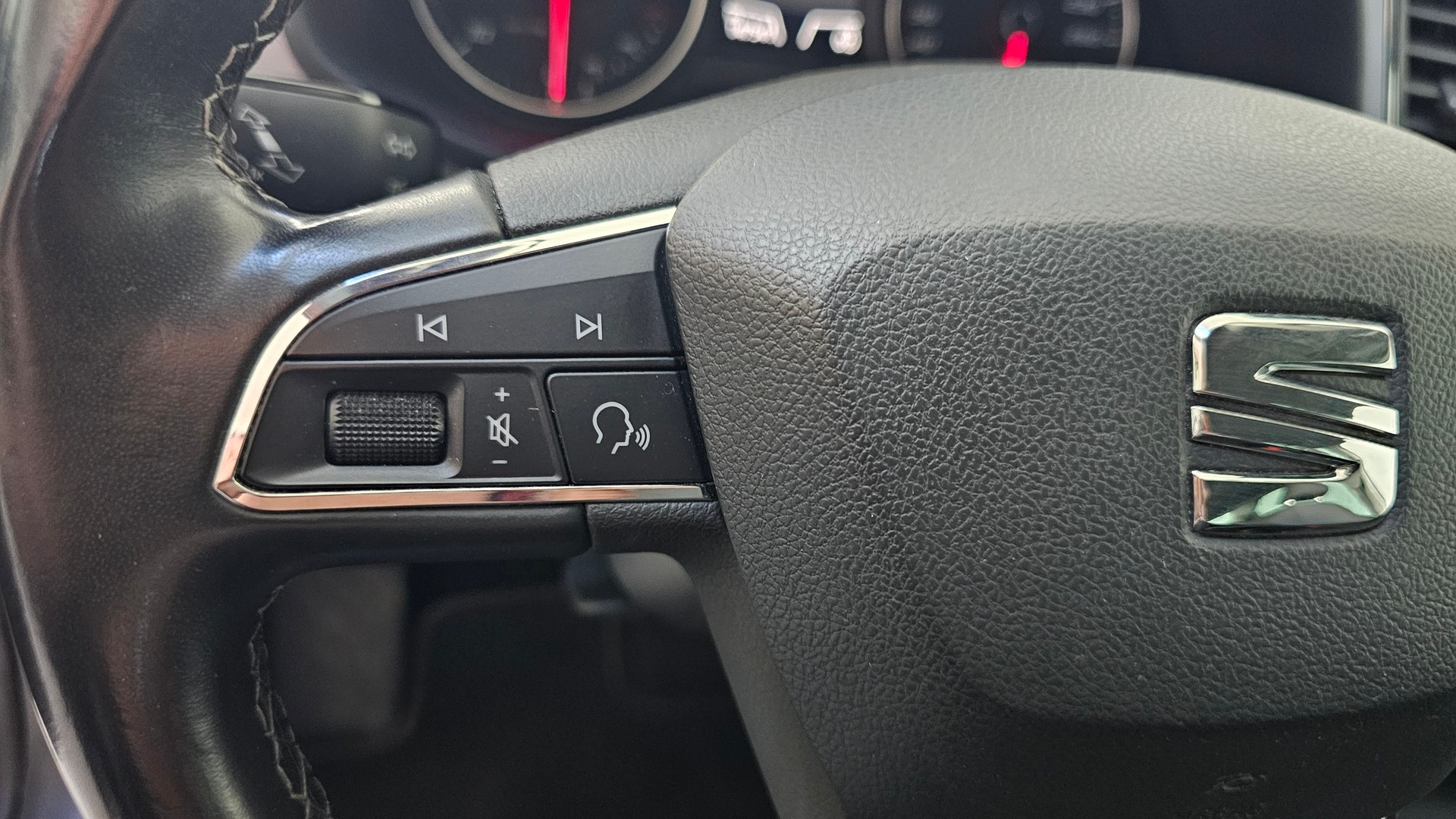 SEAT Leon ST 1.6 TDI CR Style DSG-image-12