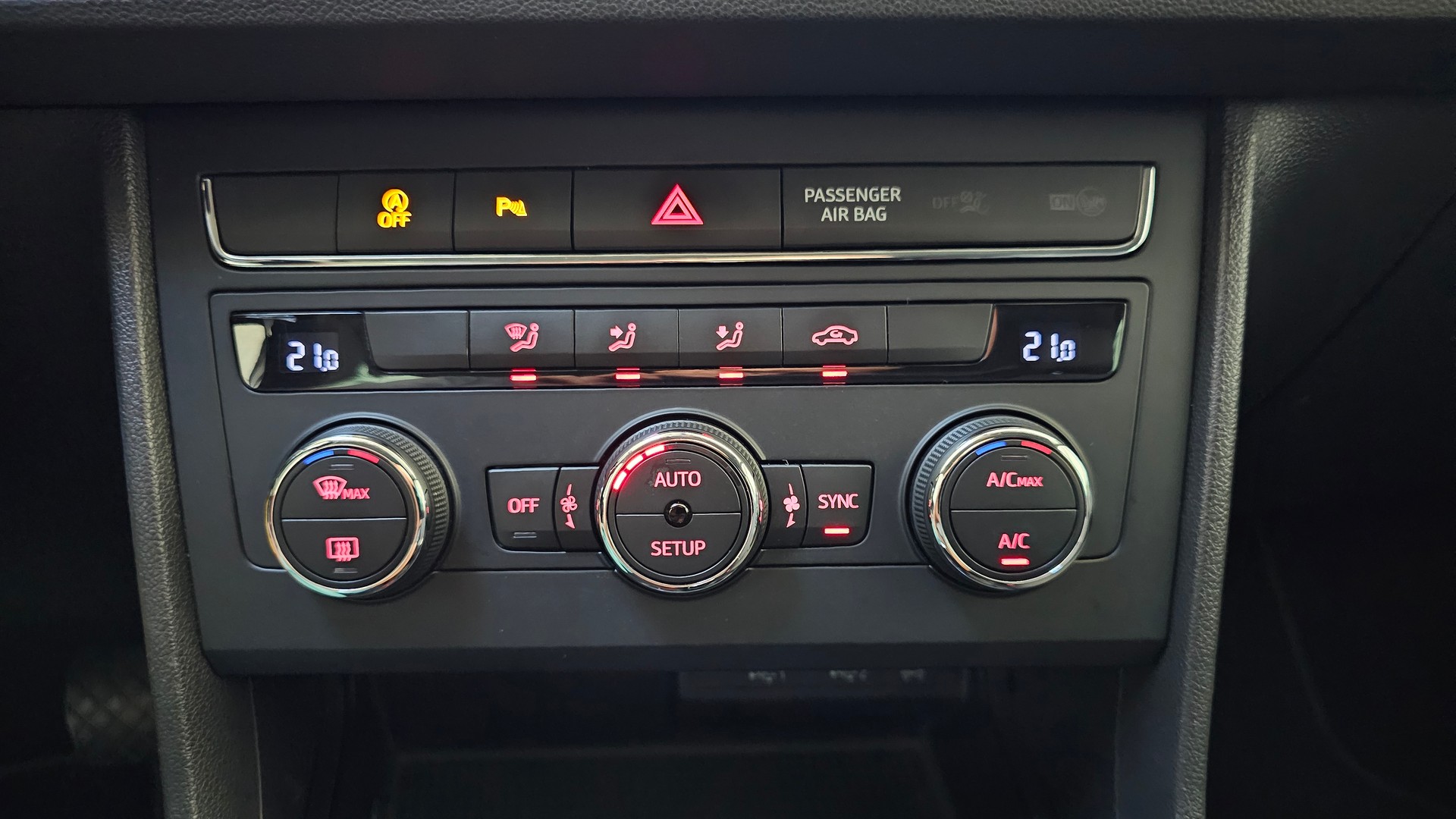 SEAT Leon ST 1.6 TDI CR Style DSG-image-21
