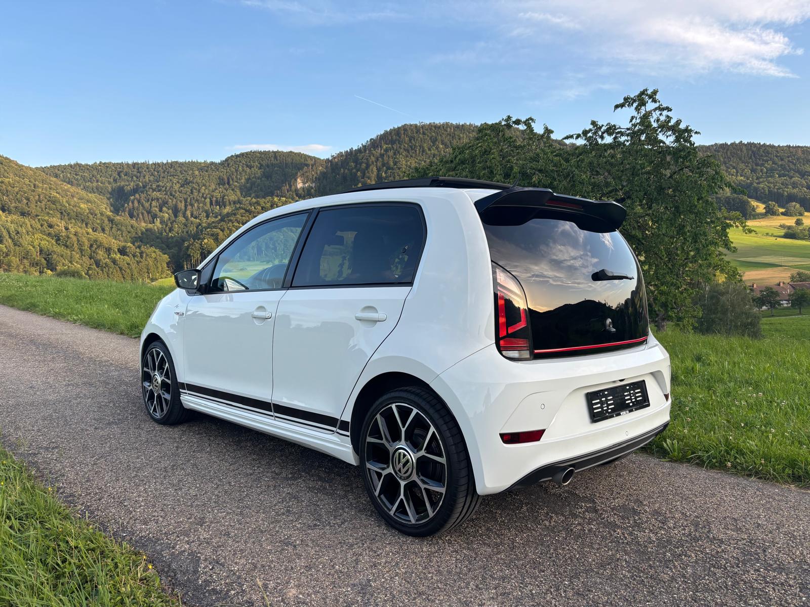 VW Up 1.0 TSI GTI-image-2
