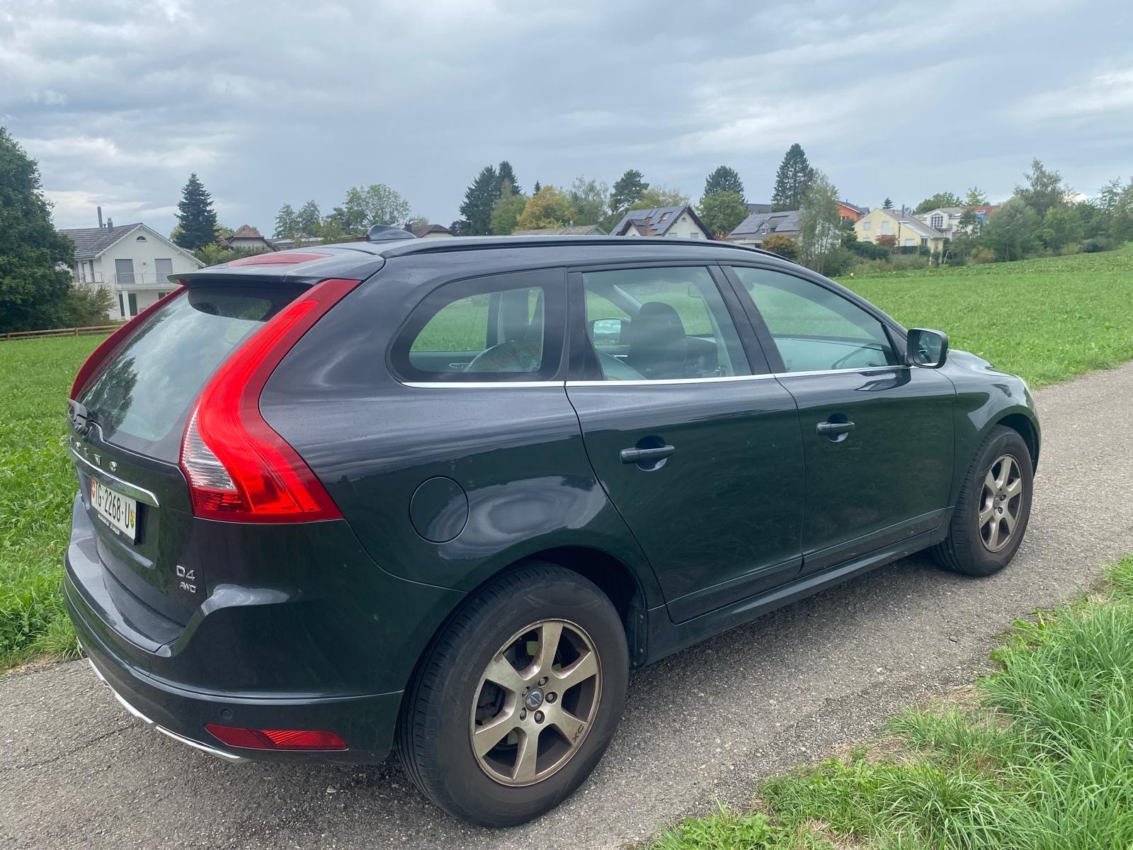 VOLVO XC60 D4 AWD Momentum Geartronic-image-2