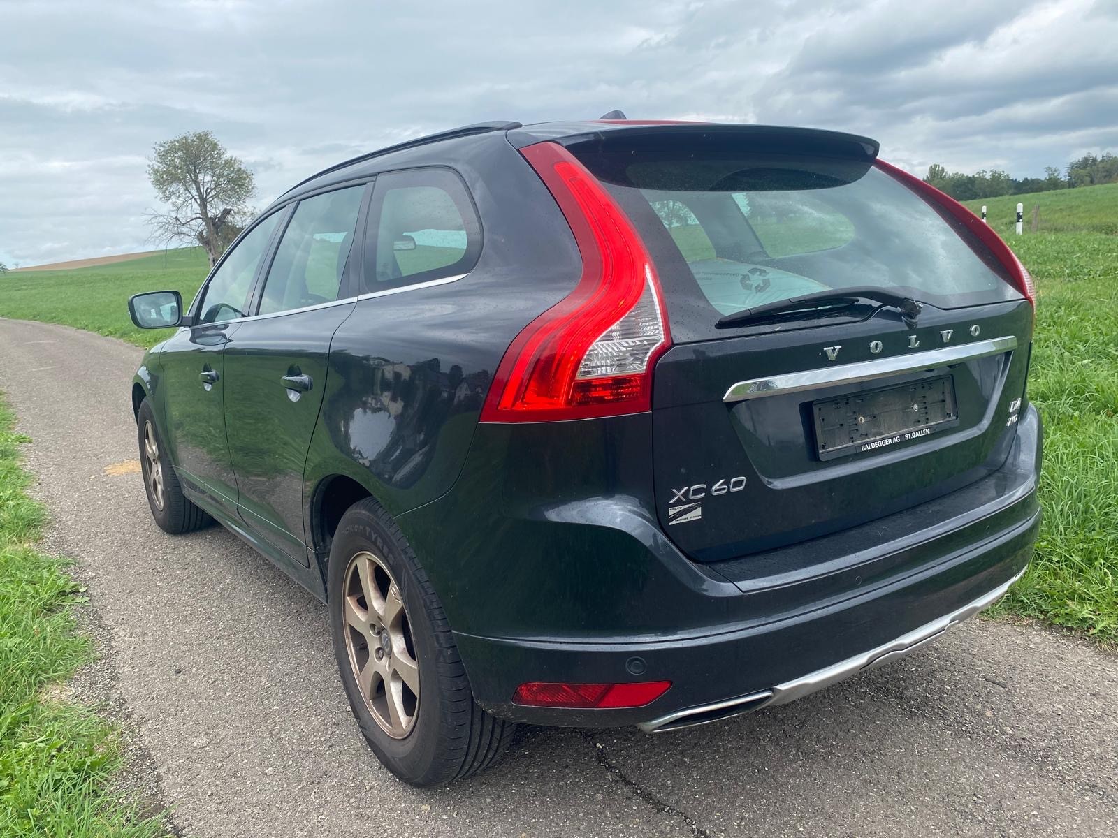 VOLVO XC60 D4 AWD Momentum Geartronic-image-3