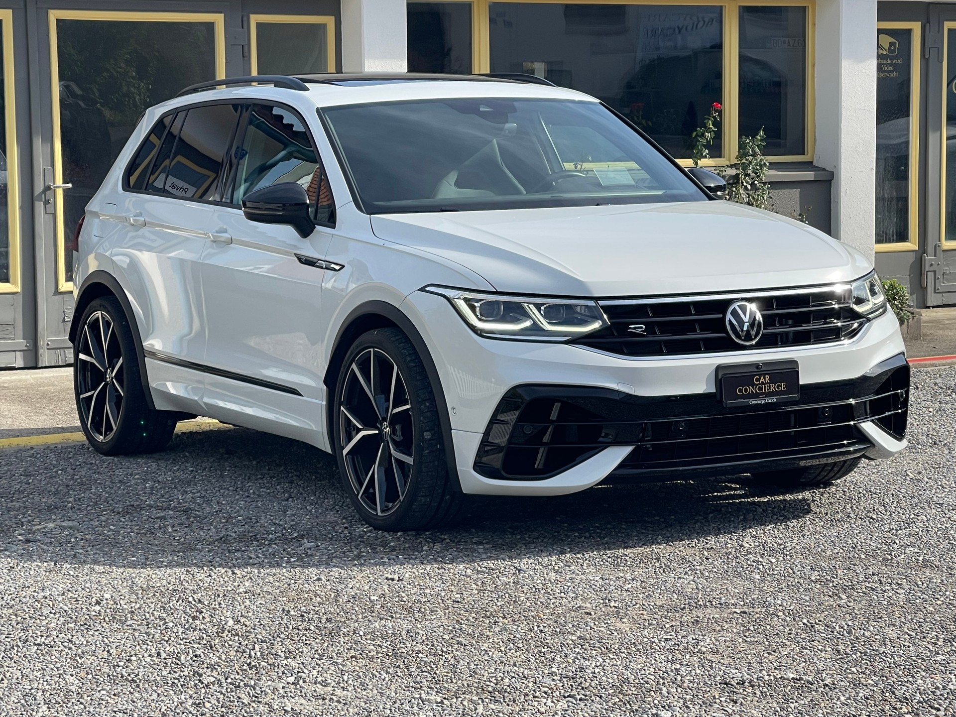 VW Tiguan 2.0TSI R 4Motion DSG-image-1