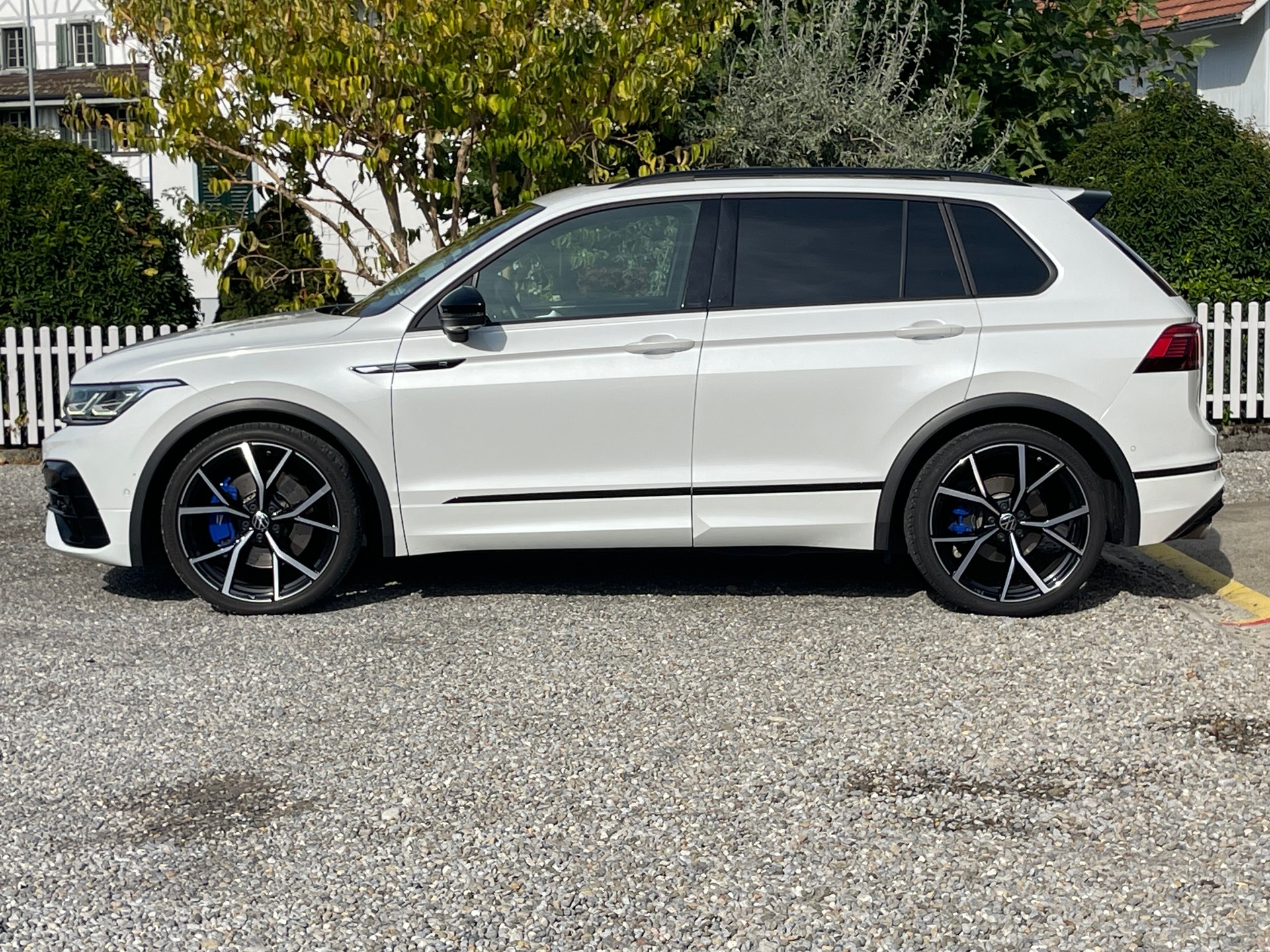 VW Tiguan 2.0TSI R 4Motion DSG-image-3