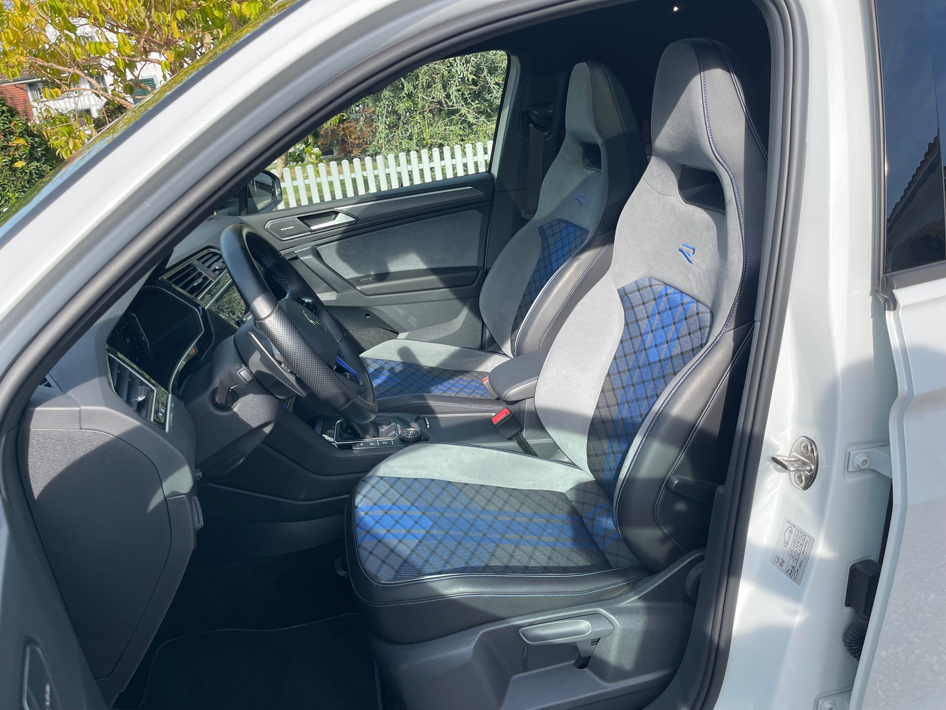 VW Tiguan 2.0TSI R 4Motion DSG-image-9