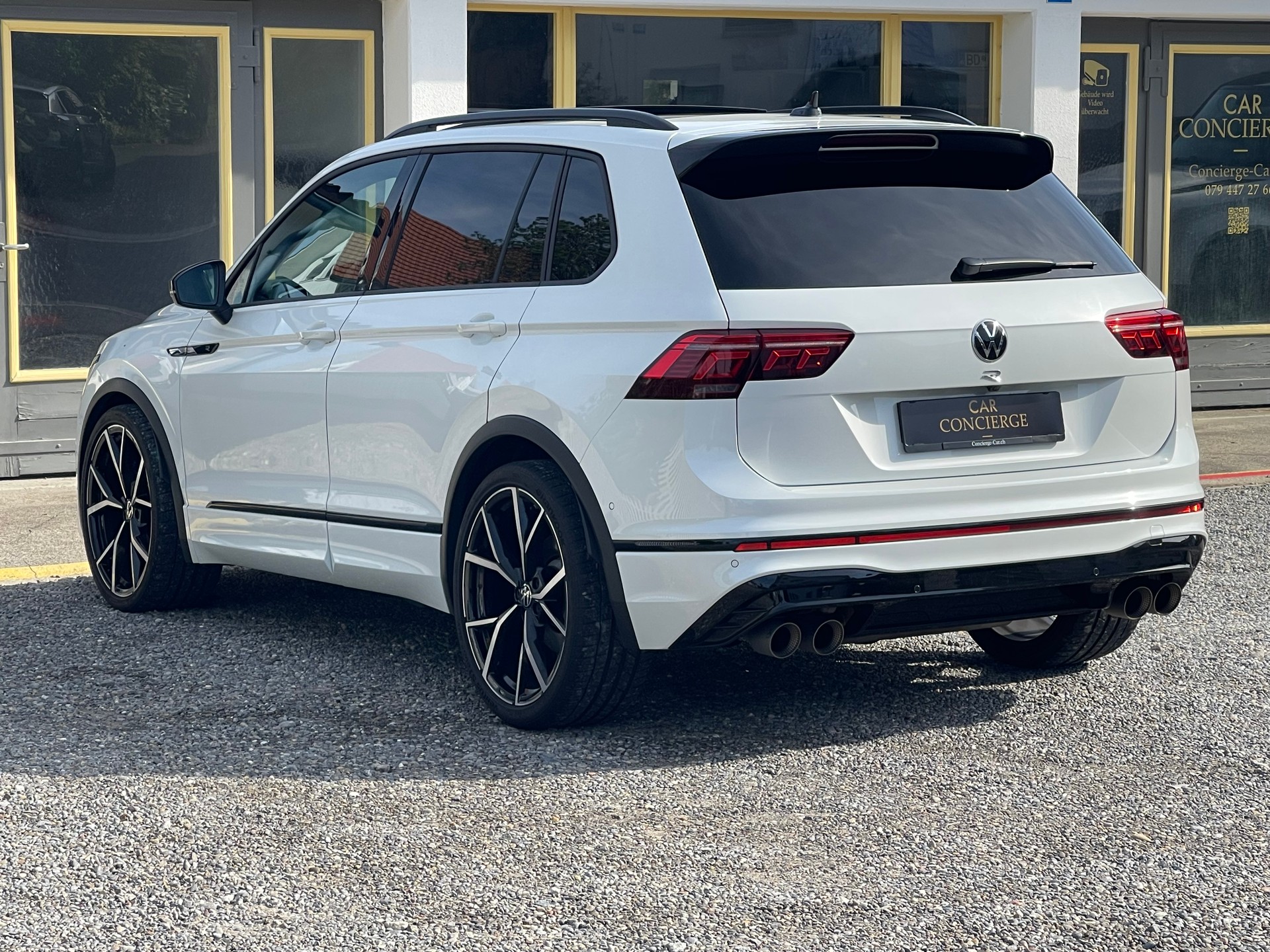 VW Tiguan 2.0TSI R 4Motion DSG-image-6