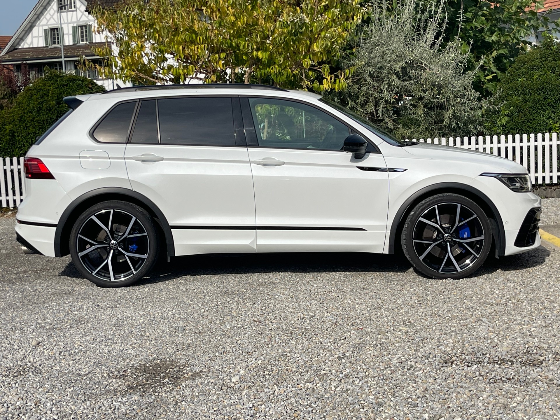 VW Tiguan 2.0TSI R 4Motion DSG-image-4