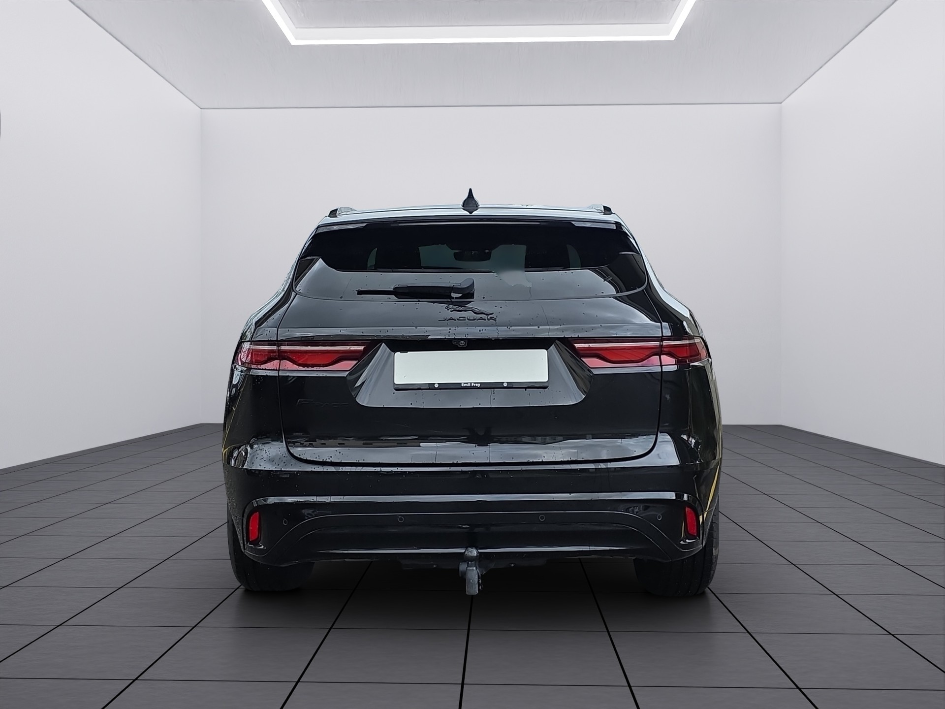 JAGUAR F-Pace 2.0 P250 R-Dynamic HSE AWD-image-4