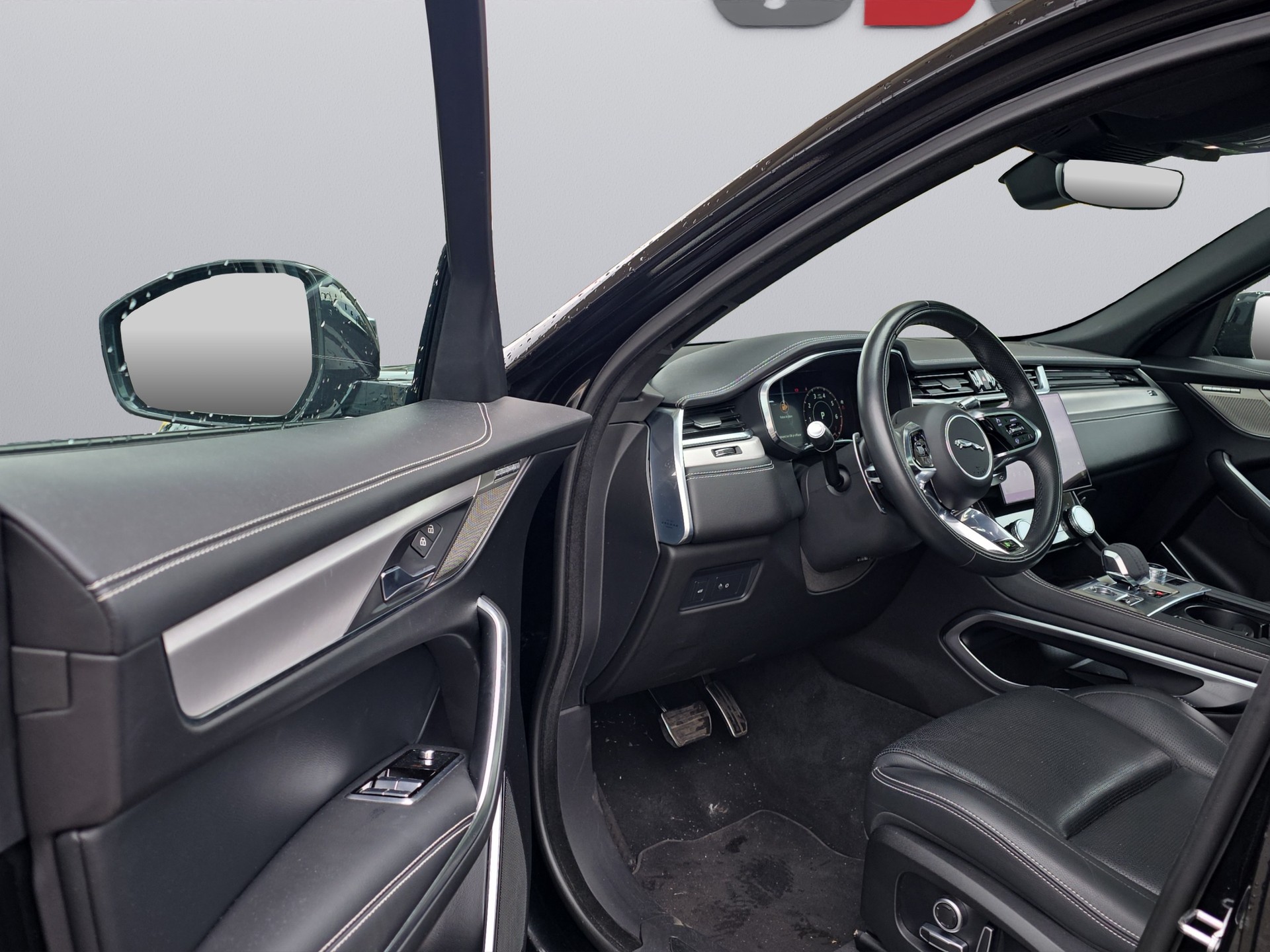 JAGUAR F-Pace 2.0 P250 R-Dynamic HSE AWD-image-15