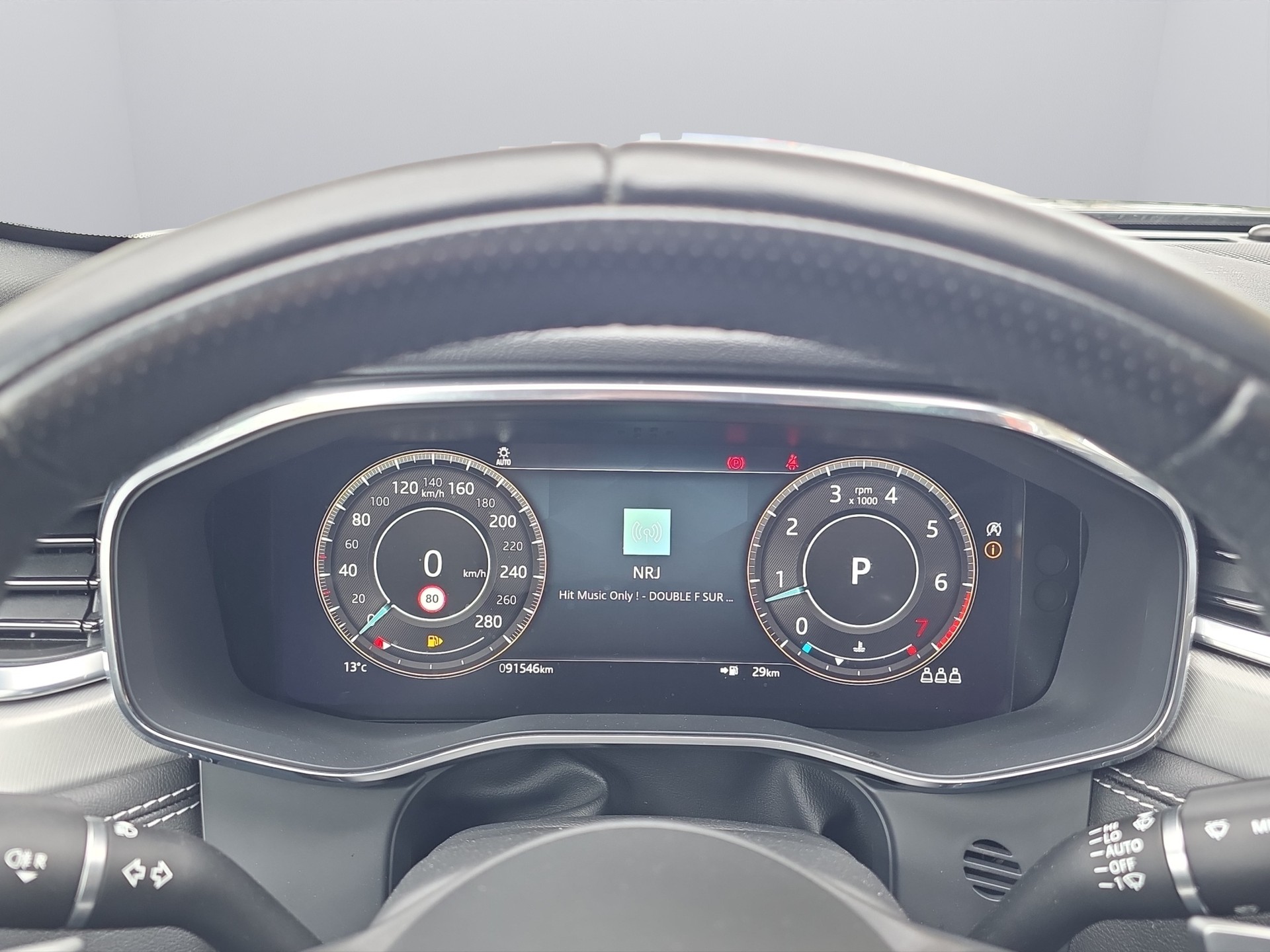 JAGUAR F-Pace 2.0 P250 R-Dynamic HSE AWD-image-11