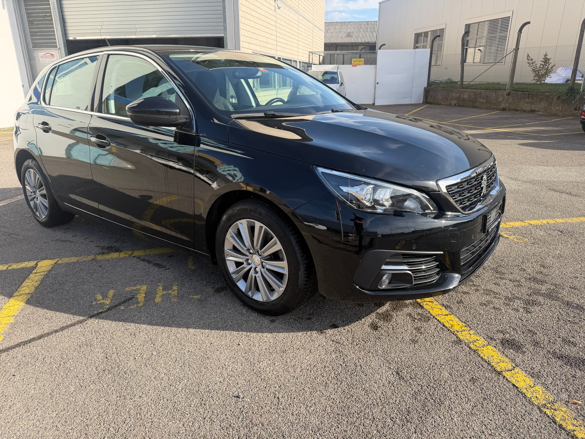 PEUGEOT 308 1.2 Pure Tech Tech Edition EAT8-image-2