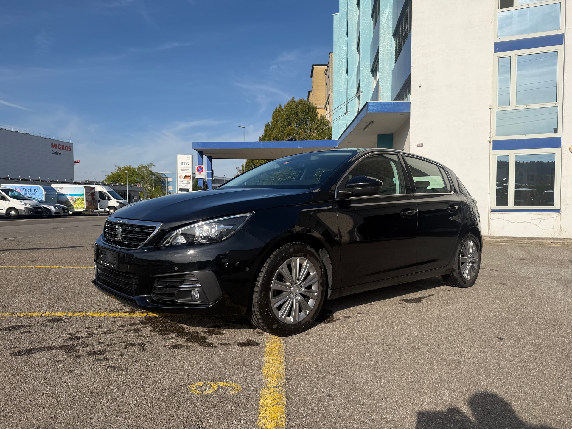 PEUGEOT 308 1.2 Pure Tech Tech Edition EAT8-image-7