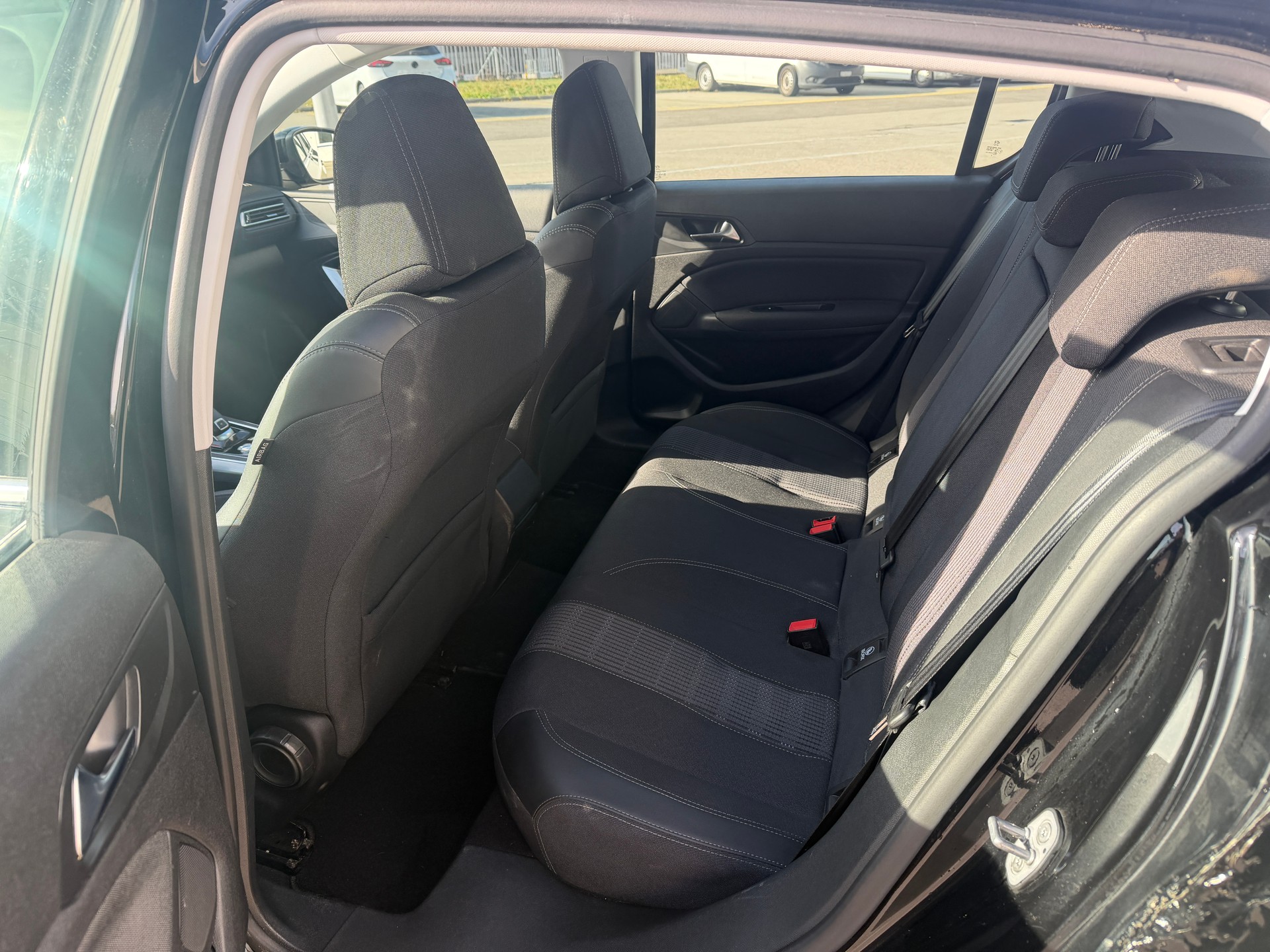 PEUGEOT 308 1.2 Pure Tech Tech Edition EAT8-image-8