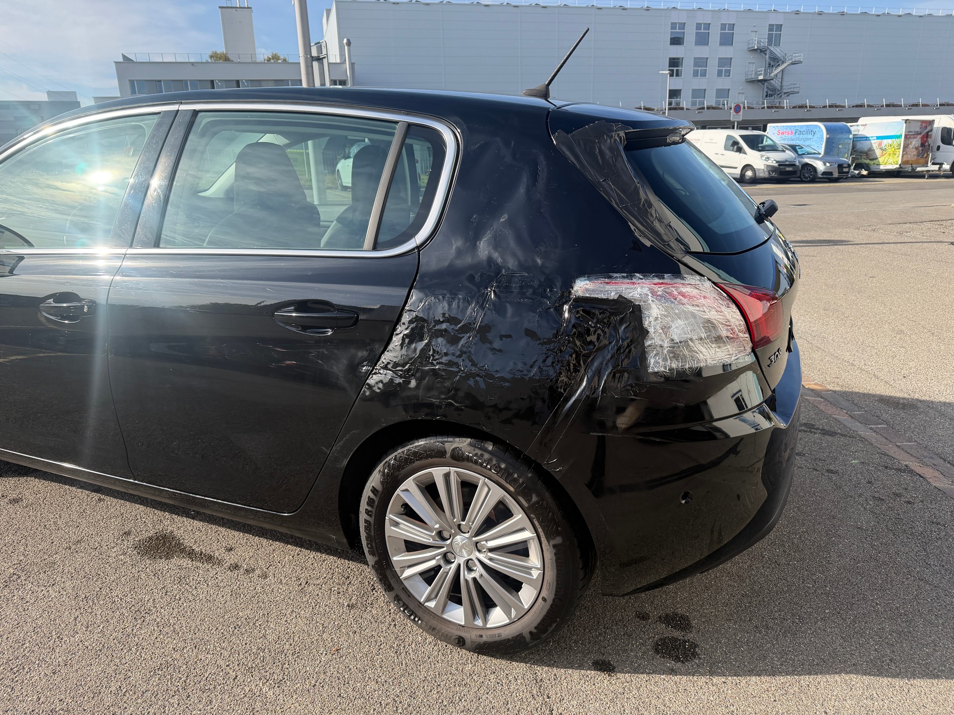 PEUGEOT 308 1.2 Pure Tech Tech Edition EAT8-image-6