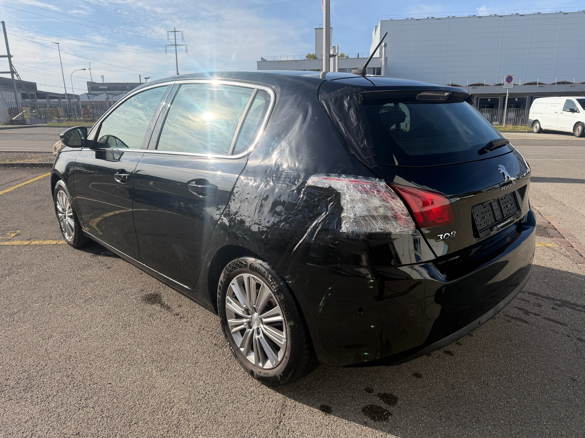PEUGEOT 308 1.2 Pure Tech Tech Edition EAT8-image-5
