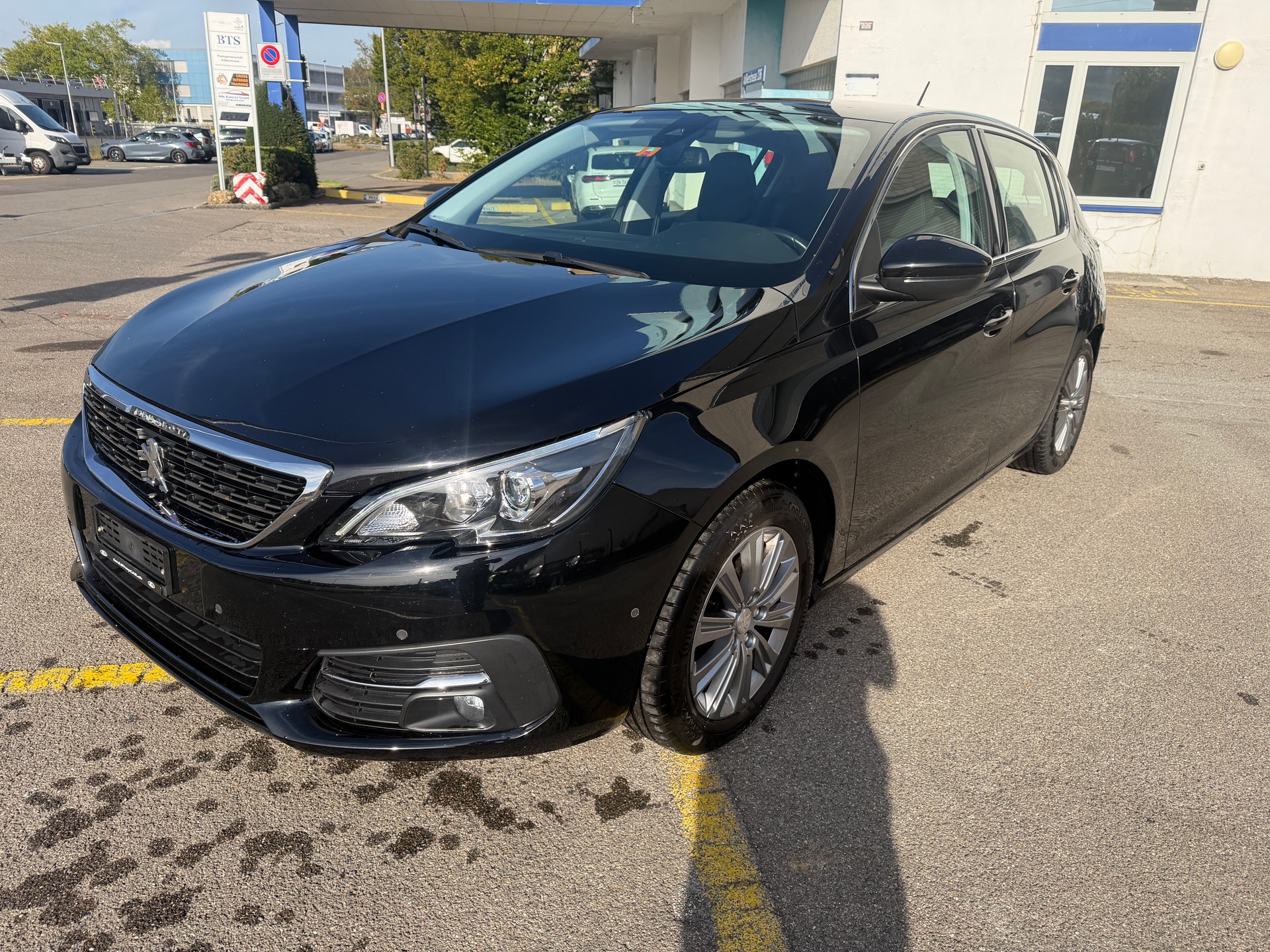 PEUGEOT 308 1.2 Pure Tech Tech Edition EAT8-image-1