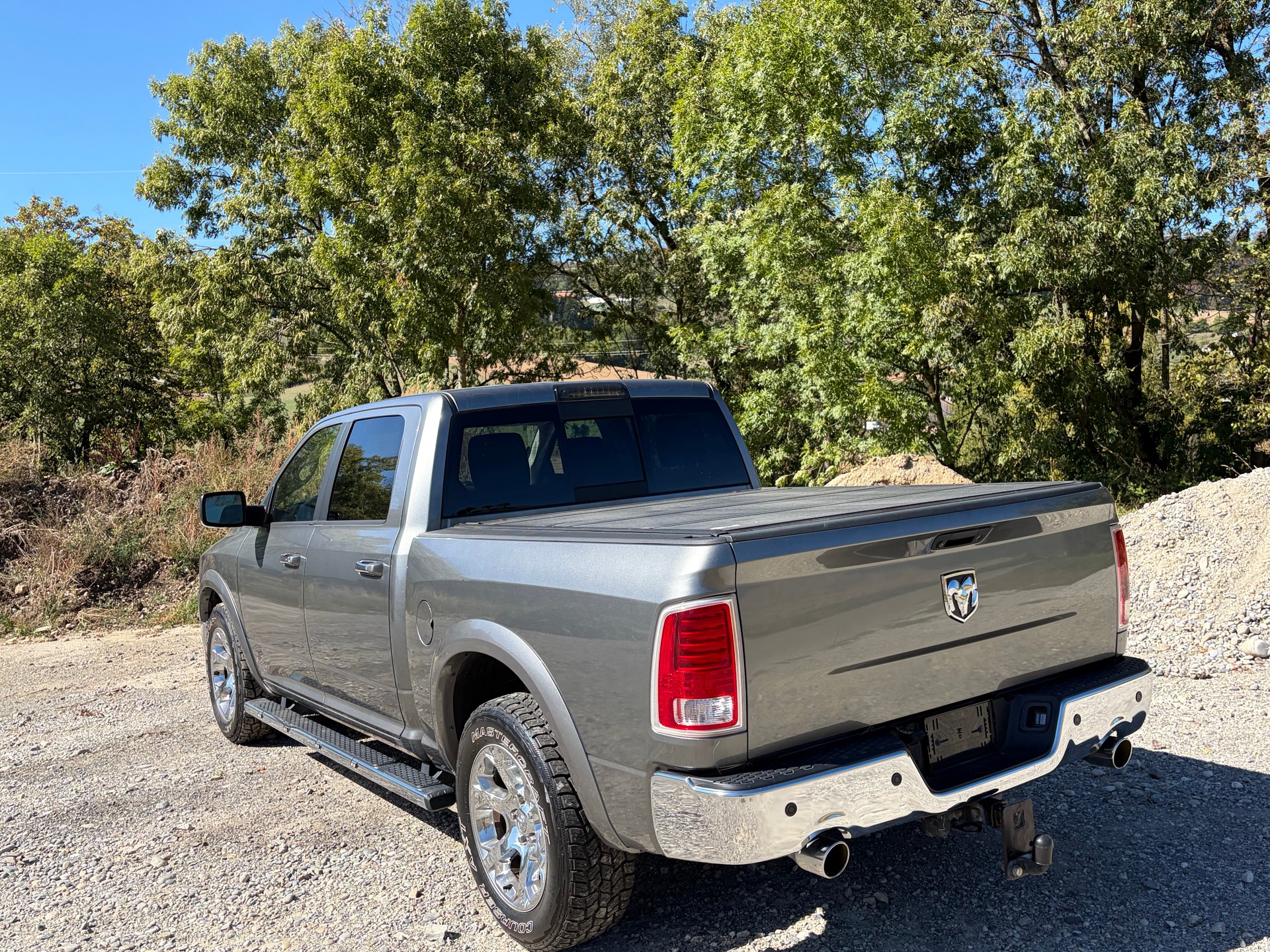 DODGE 1500 Laramie-image-1