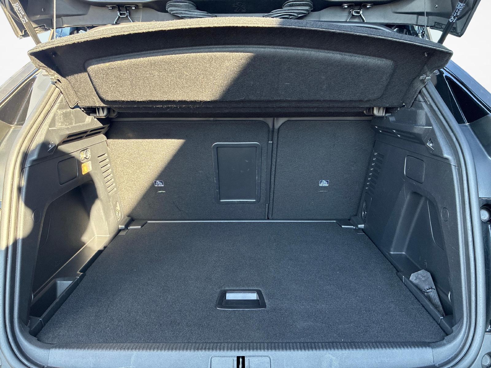 PEUGEOT 3008 1.2 Hybrid Allure Pack-image-17