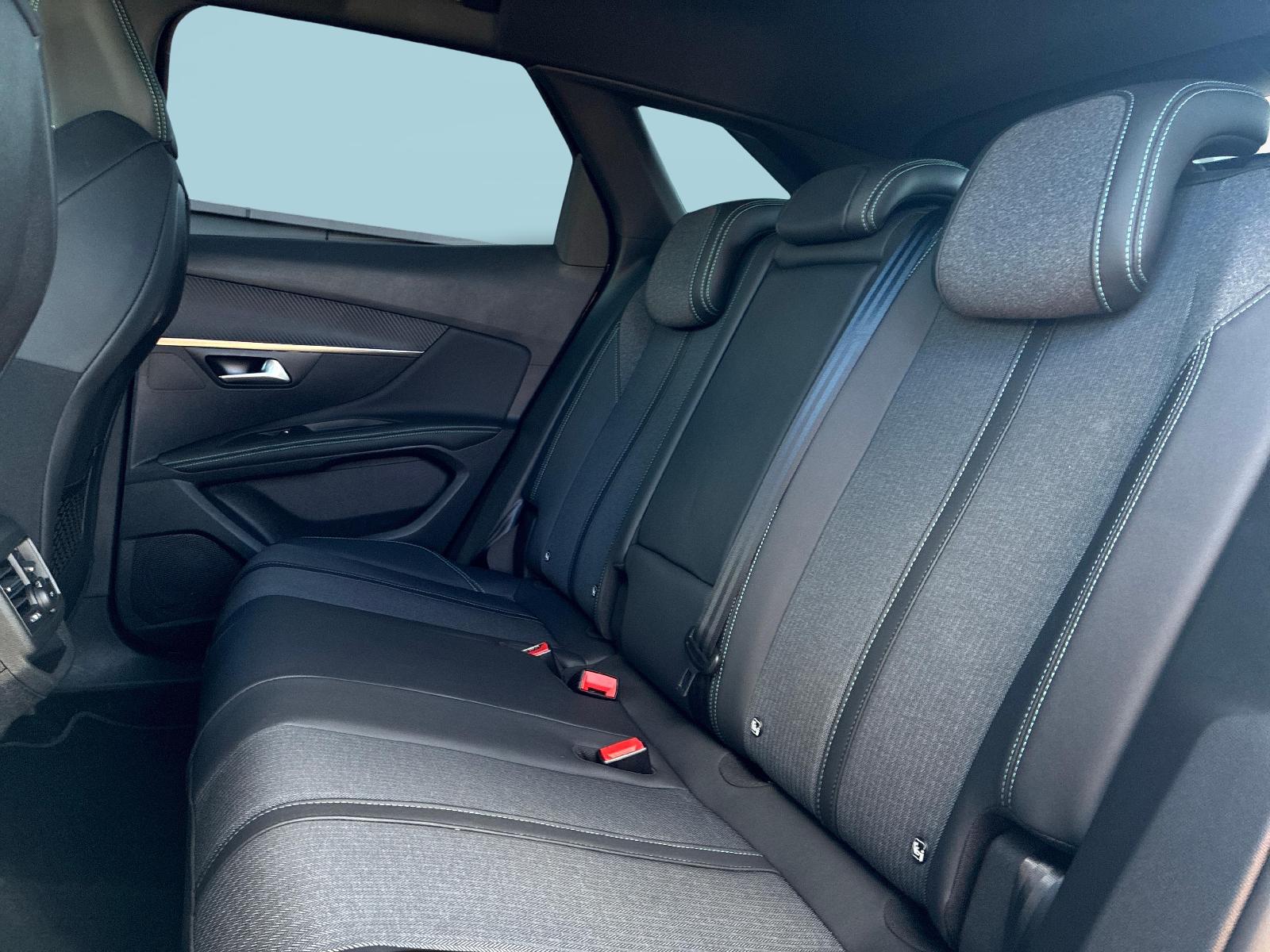 PEUGEOT 3008 1.2 Hybrid Allure Pack-image-15