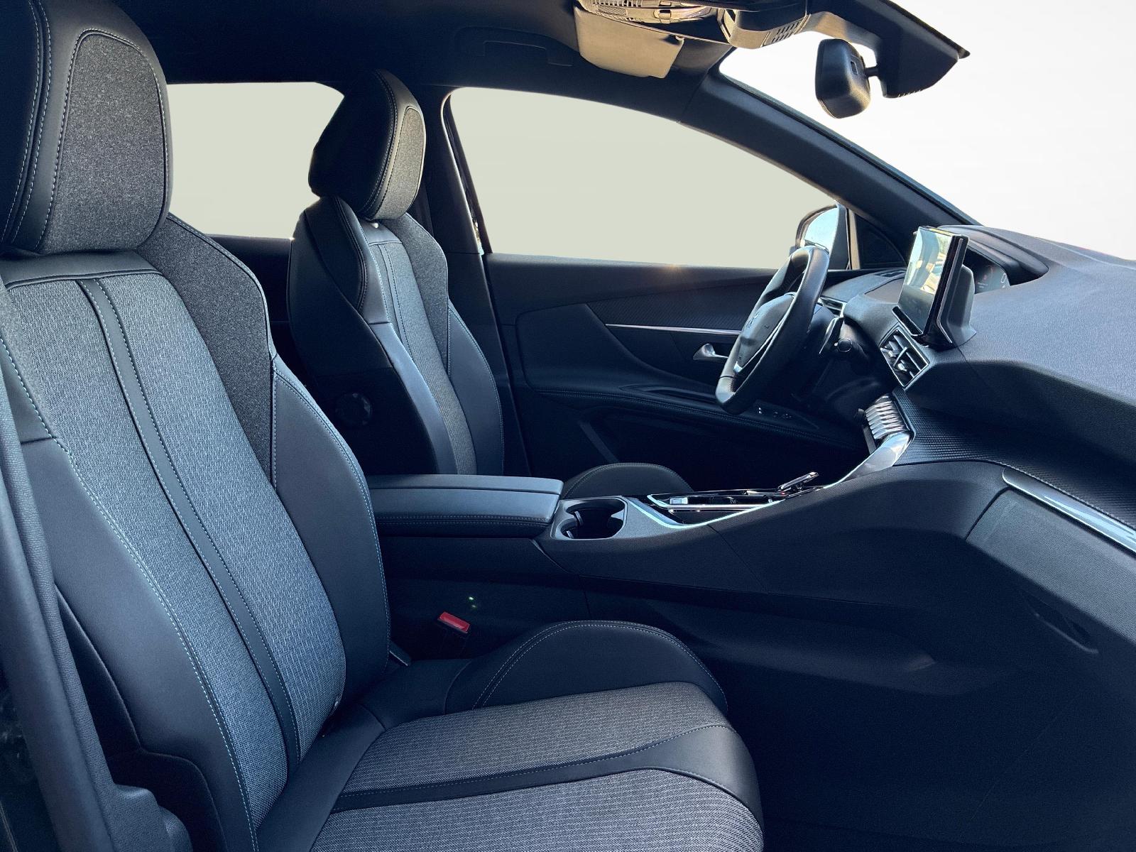 PEUGEOT 3008 1.2 Hybrid Allure Pack-image-14