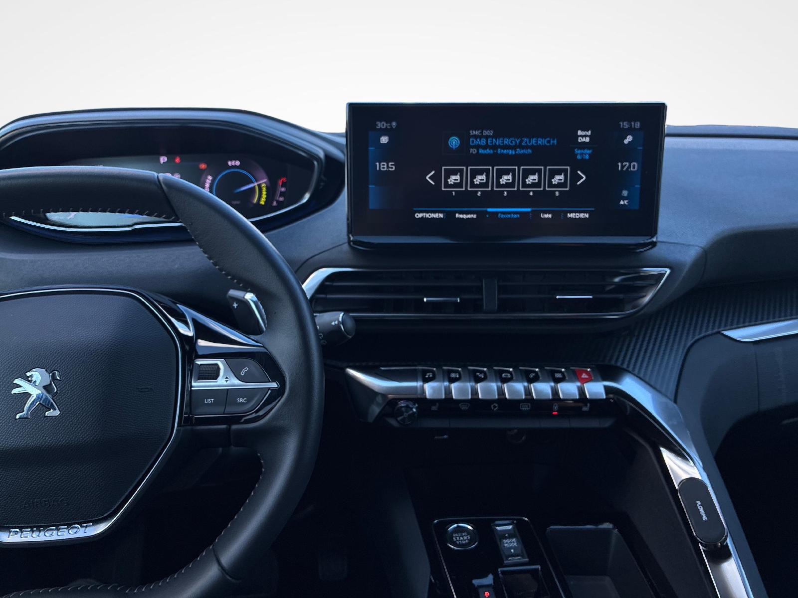 PEUGEOT 3008 1.2 Hybrid Allure Pack-image-12
