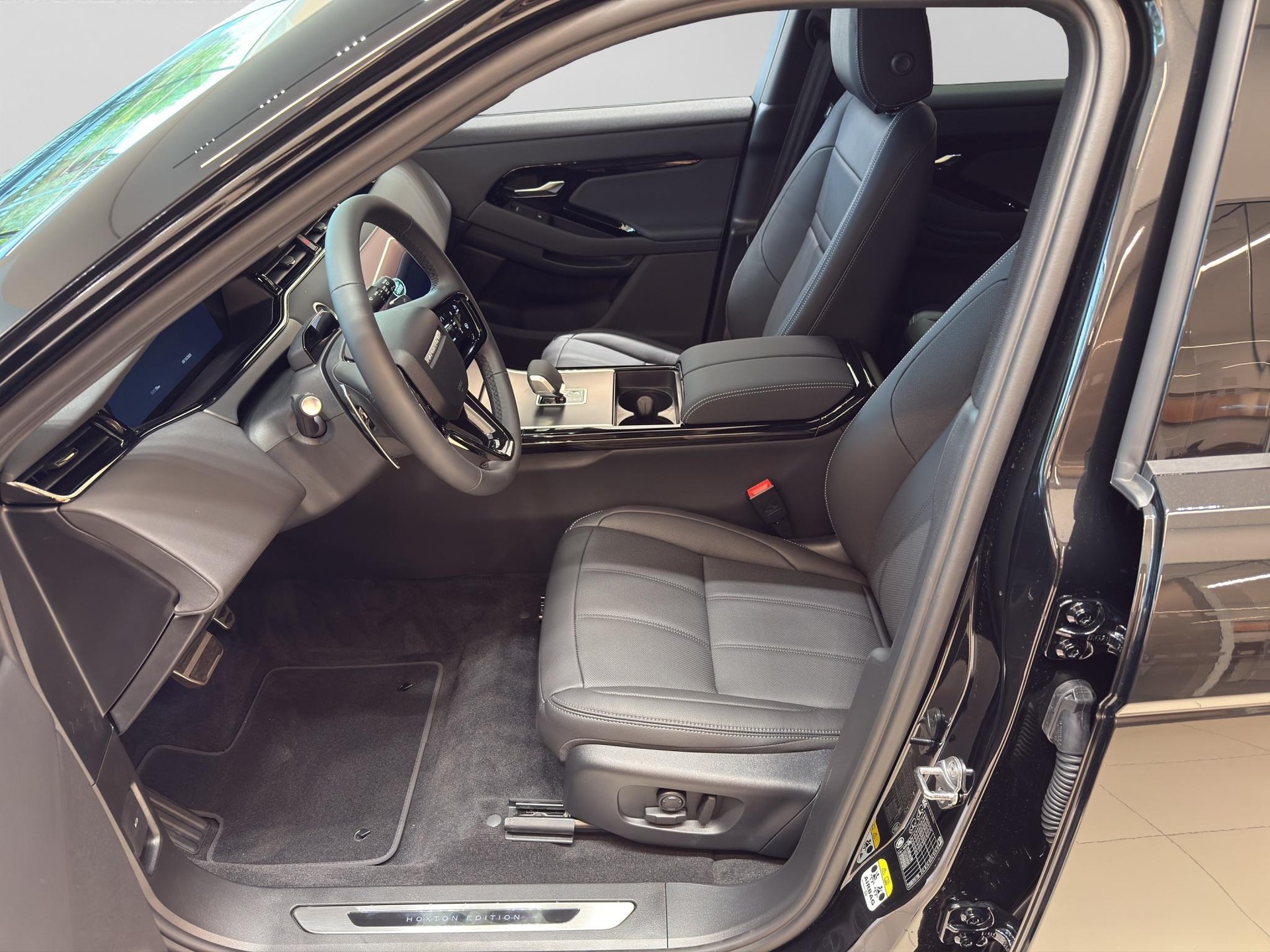 LAND ROVER Range Rover Evoque 1.5 T 270e Hoxton Edition-image-1