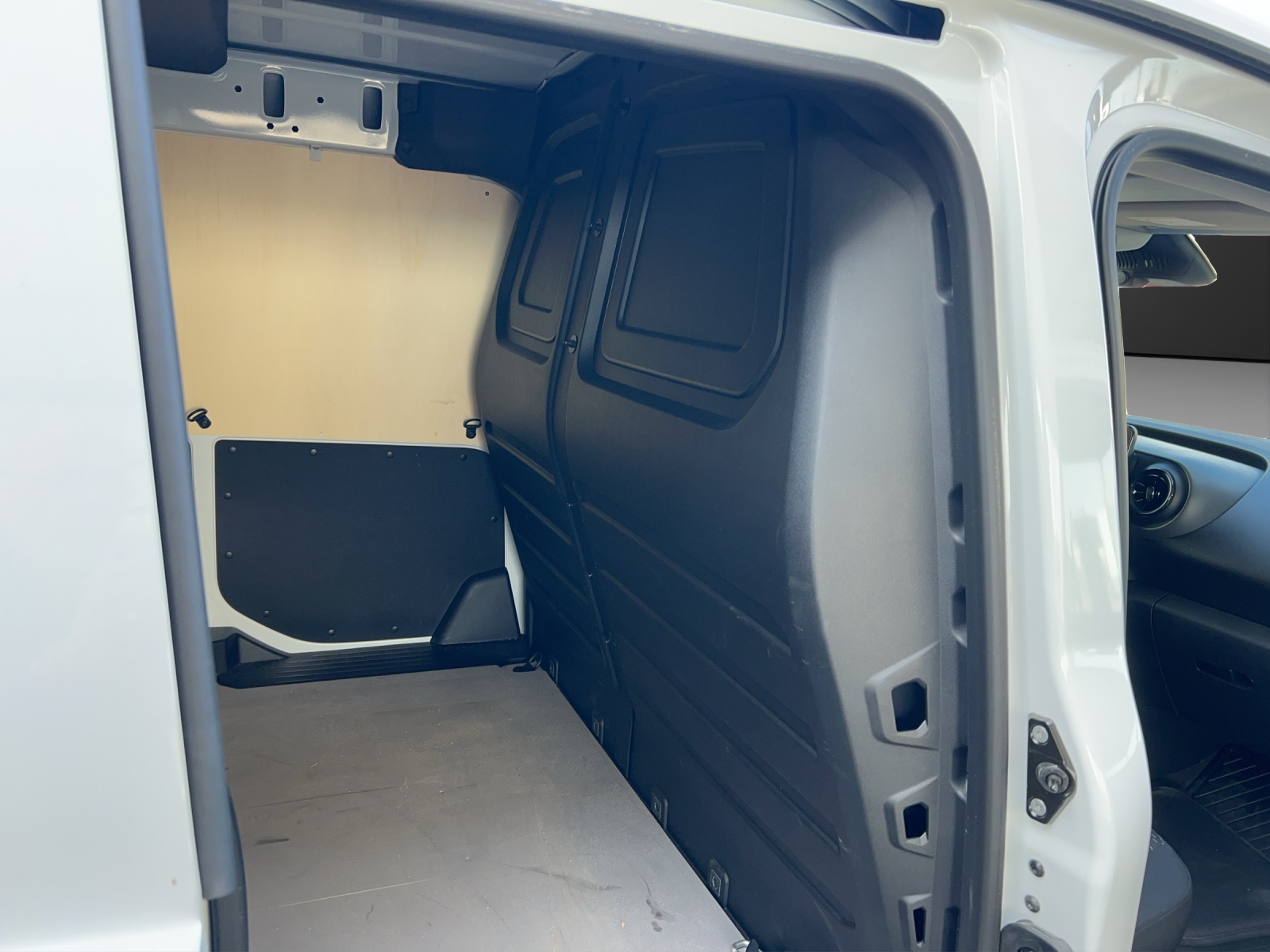 MERCEDES-BENZ eCitan 45kWh Pro-image-10