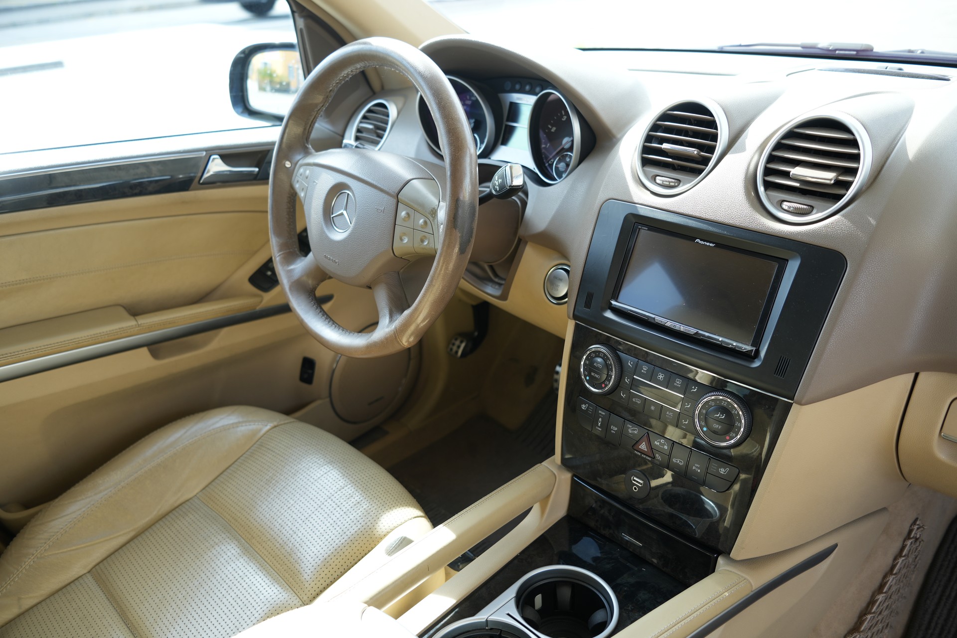MERCEDES-BENZ ML 63 AMG 4Matic 7G-Tronic-image-12