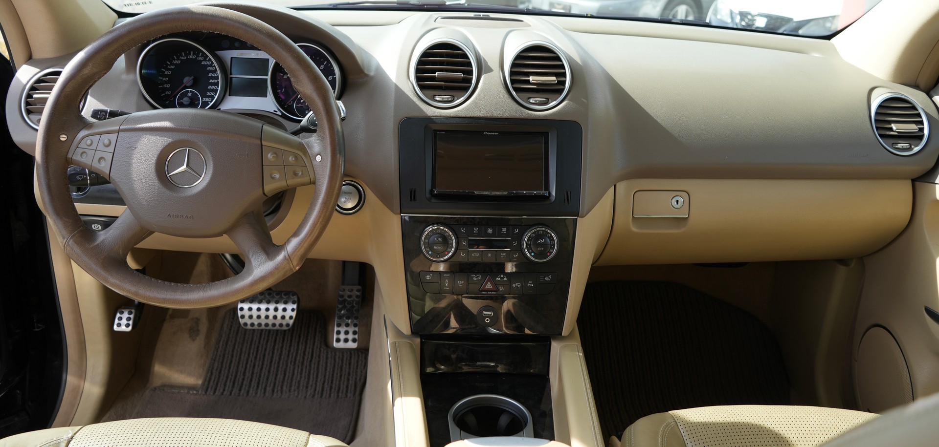 MERCEDES-BENZ ML 63 AMG 4Matic 7G-Tronic-image-8