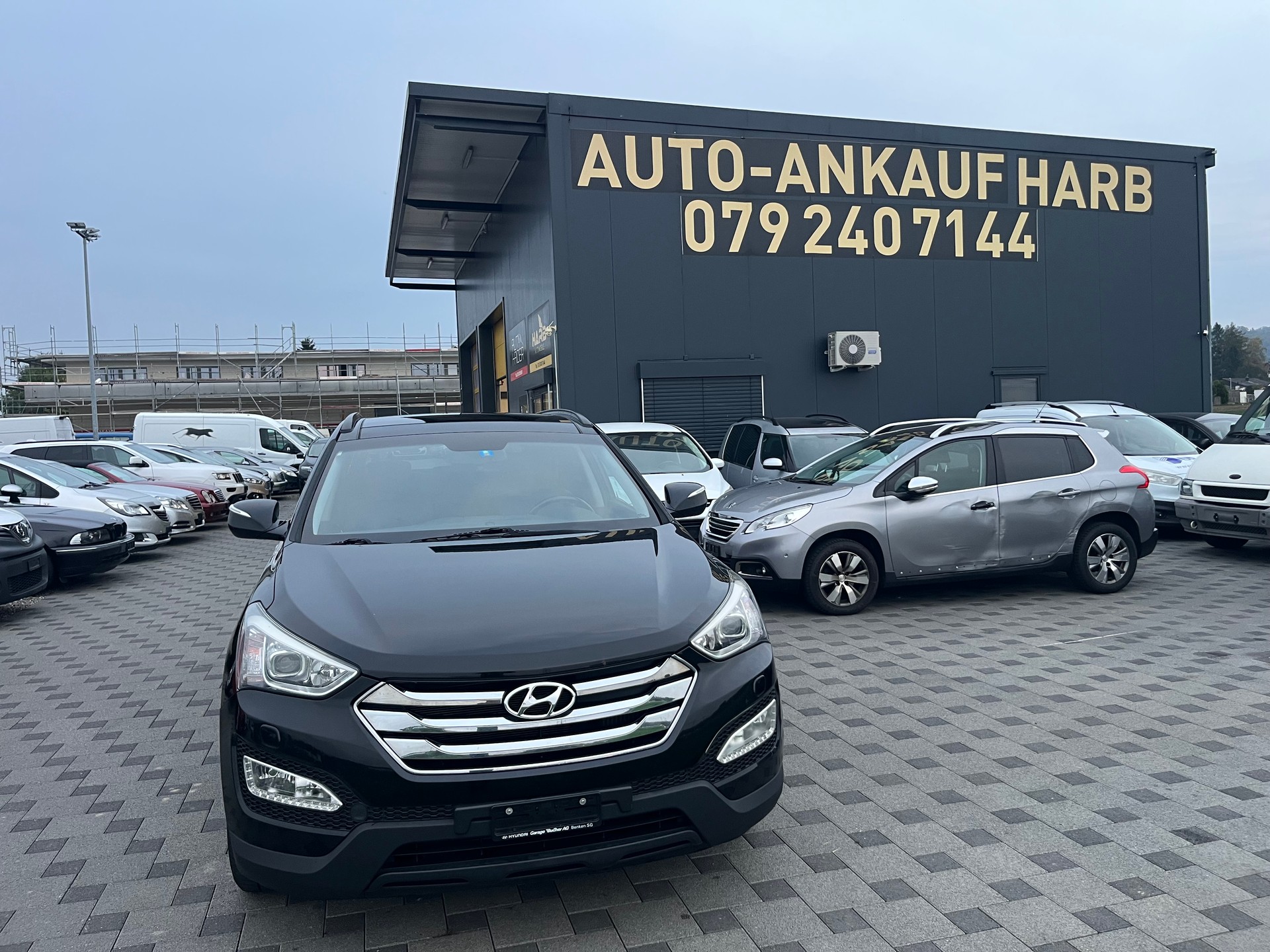 HYUNDAI Santa Fe 2.2 CRDI Comfort 4WD Automatic-image-3