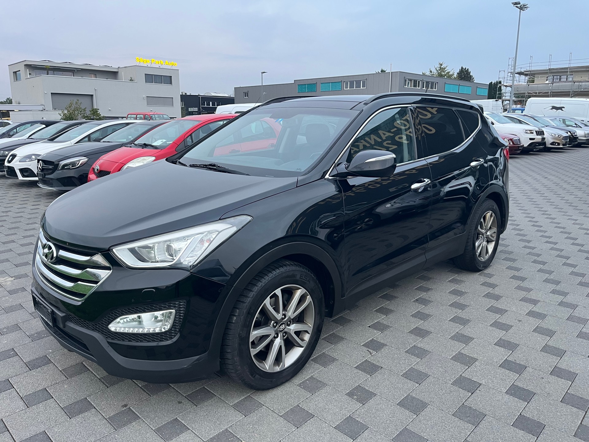 HYUNDAI Santa Fe 2.2 CRDI Comfort 4WD Automatic-image-2