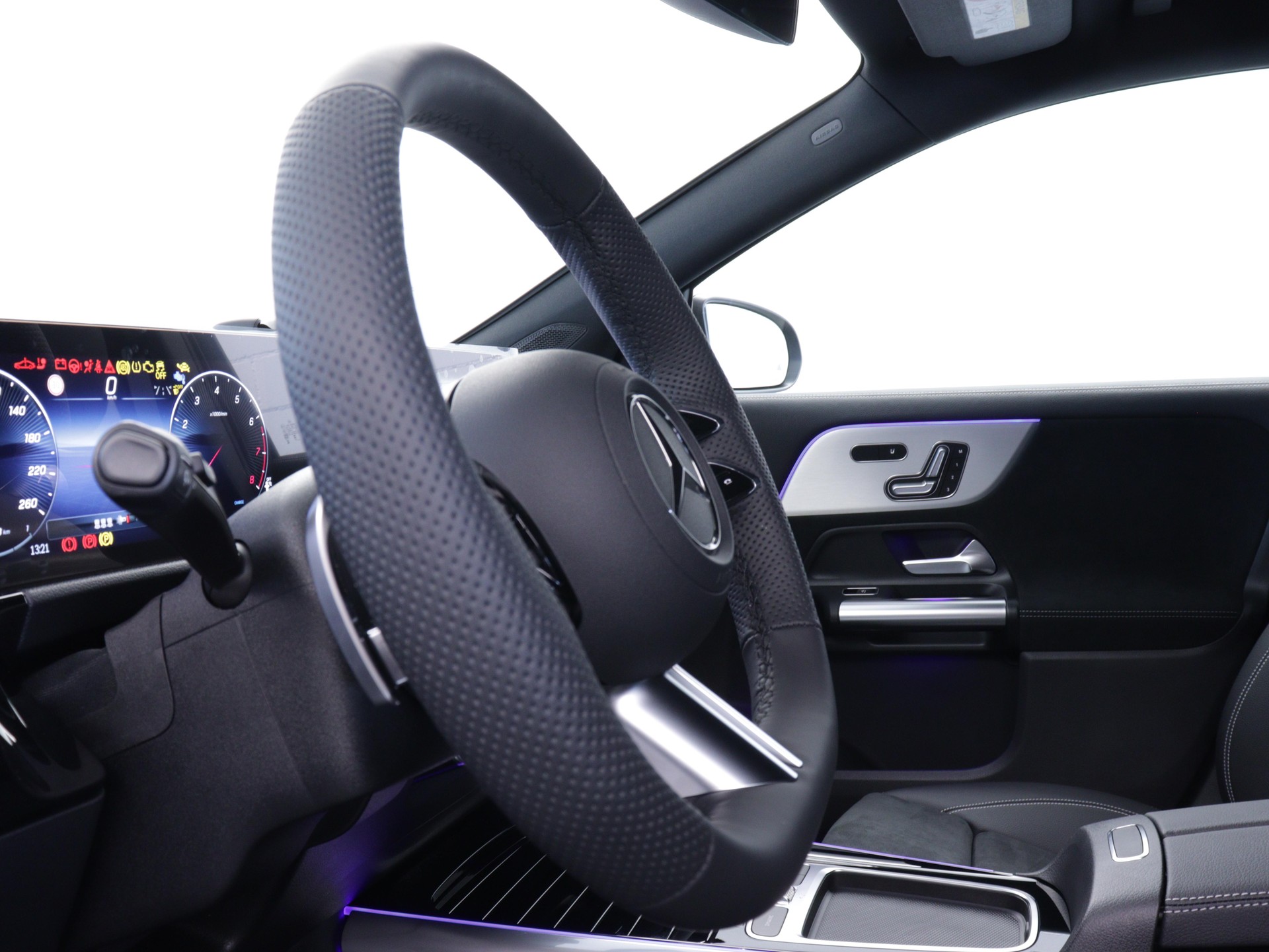 MERCEDES-BENZ GLA-Klasse GLA 200 Night Star AMG Line-image-6