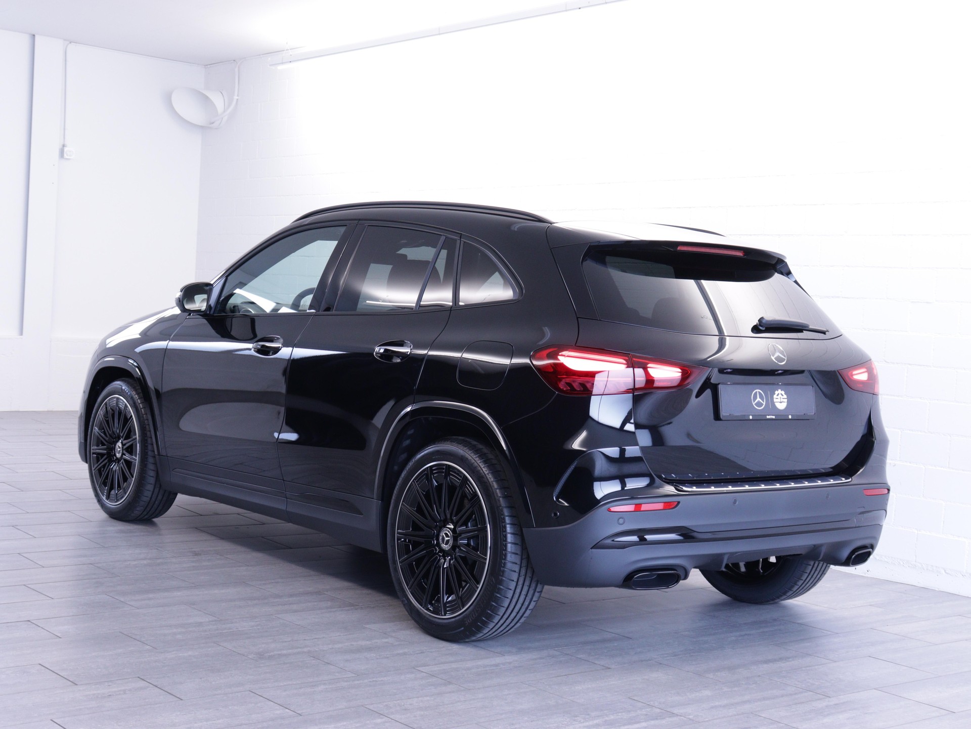 MERCEDES-BENZ GLA-Klasse GLA 200 Night Star AMG Line-image-3