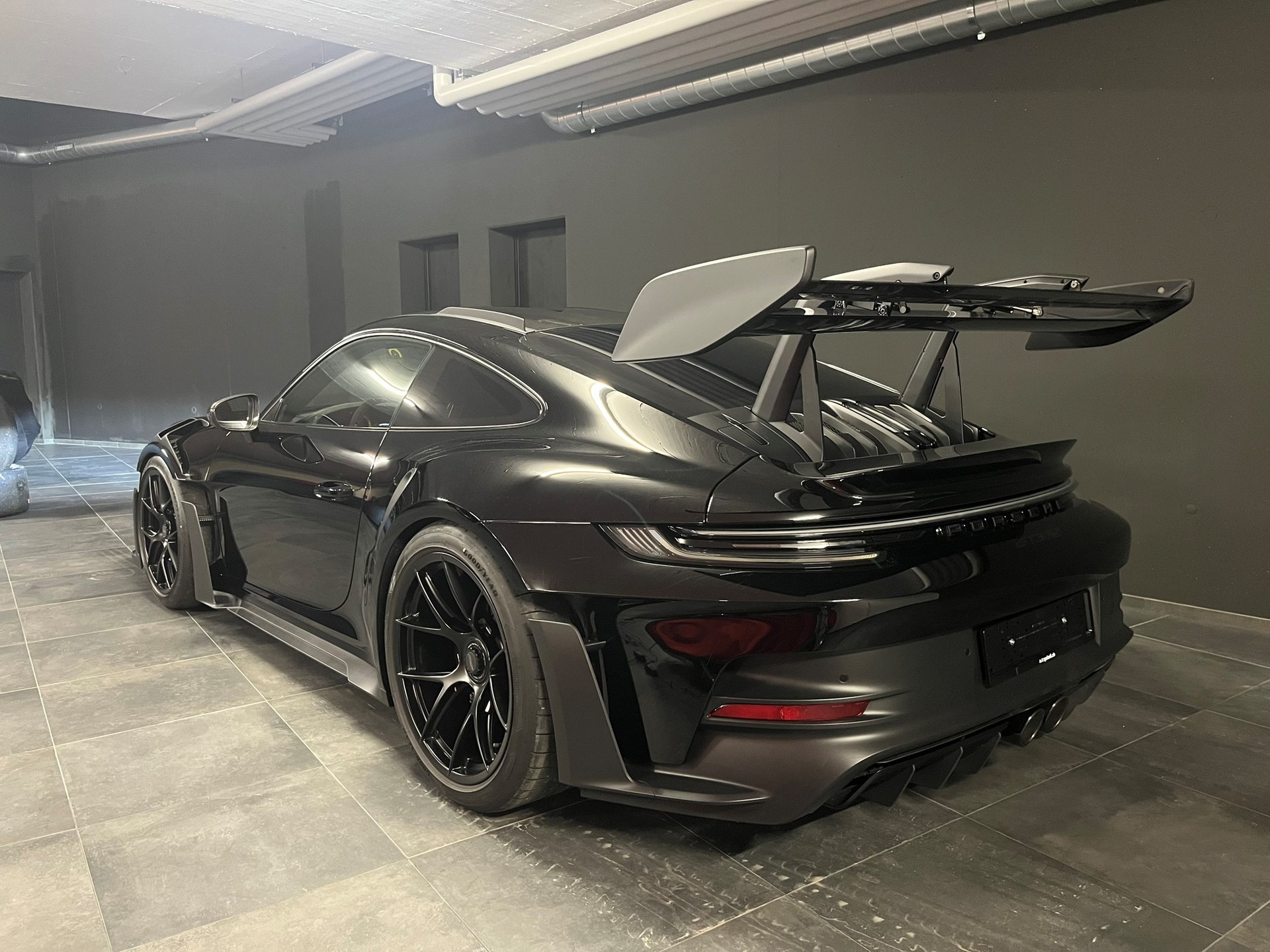 PORSCHE 911 GT3 RS-image-1