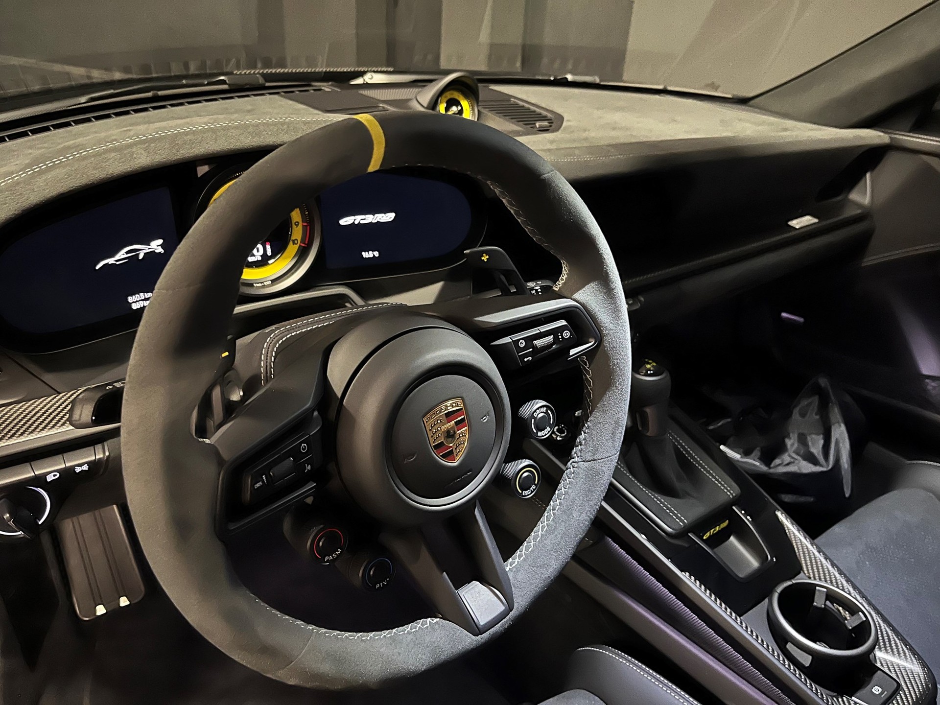 PORSCHE 911 GT3 RS-image-3