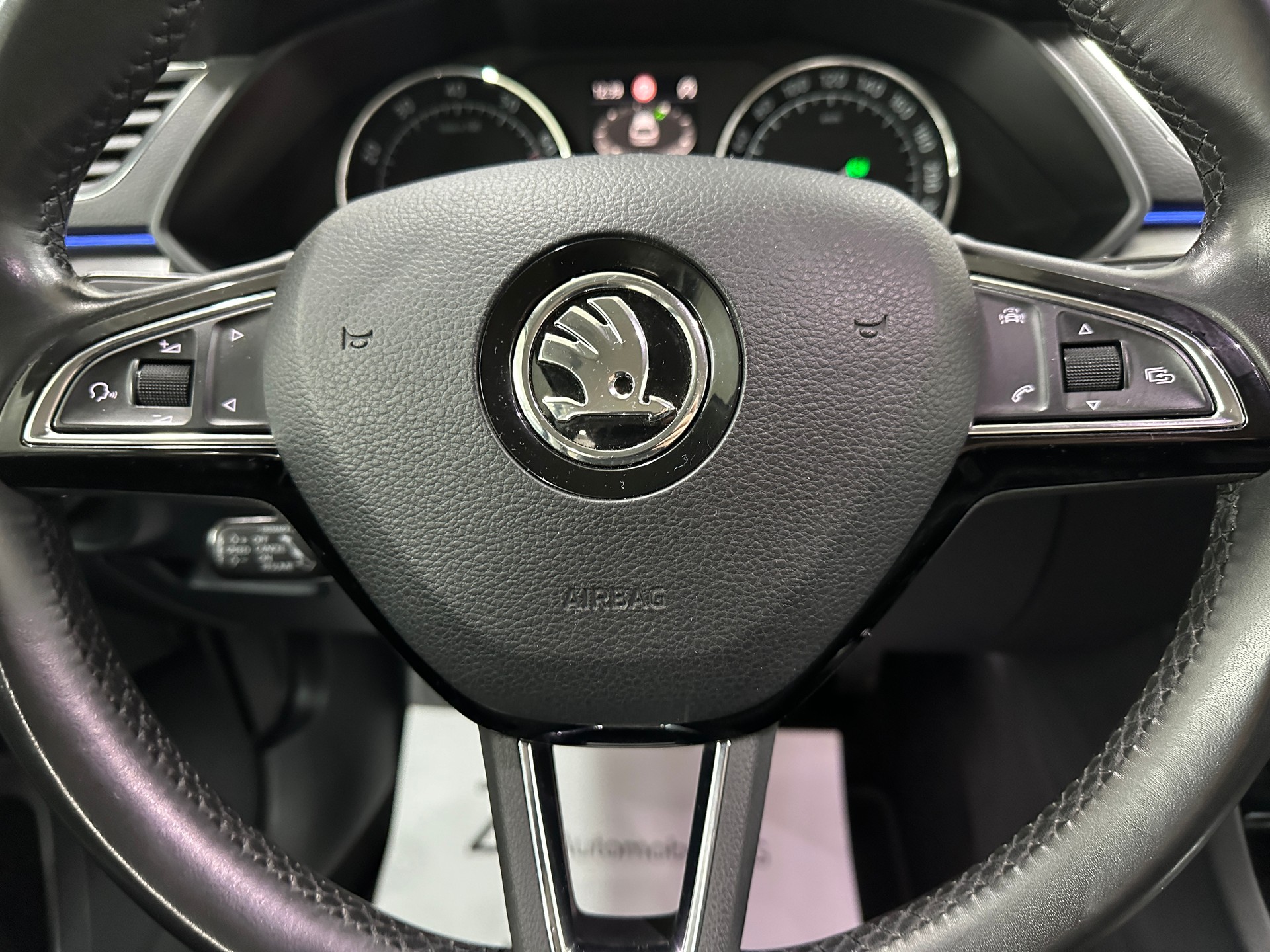 SKODA Superb Combi 2.0 TSI Style DSG 4x4-image-11