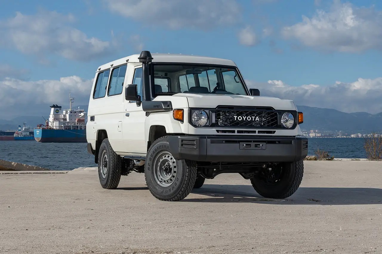 TOYOTA Land Cruiser GRJ78 LX 4.0 V6  Facelift 24+-image-1