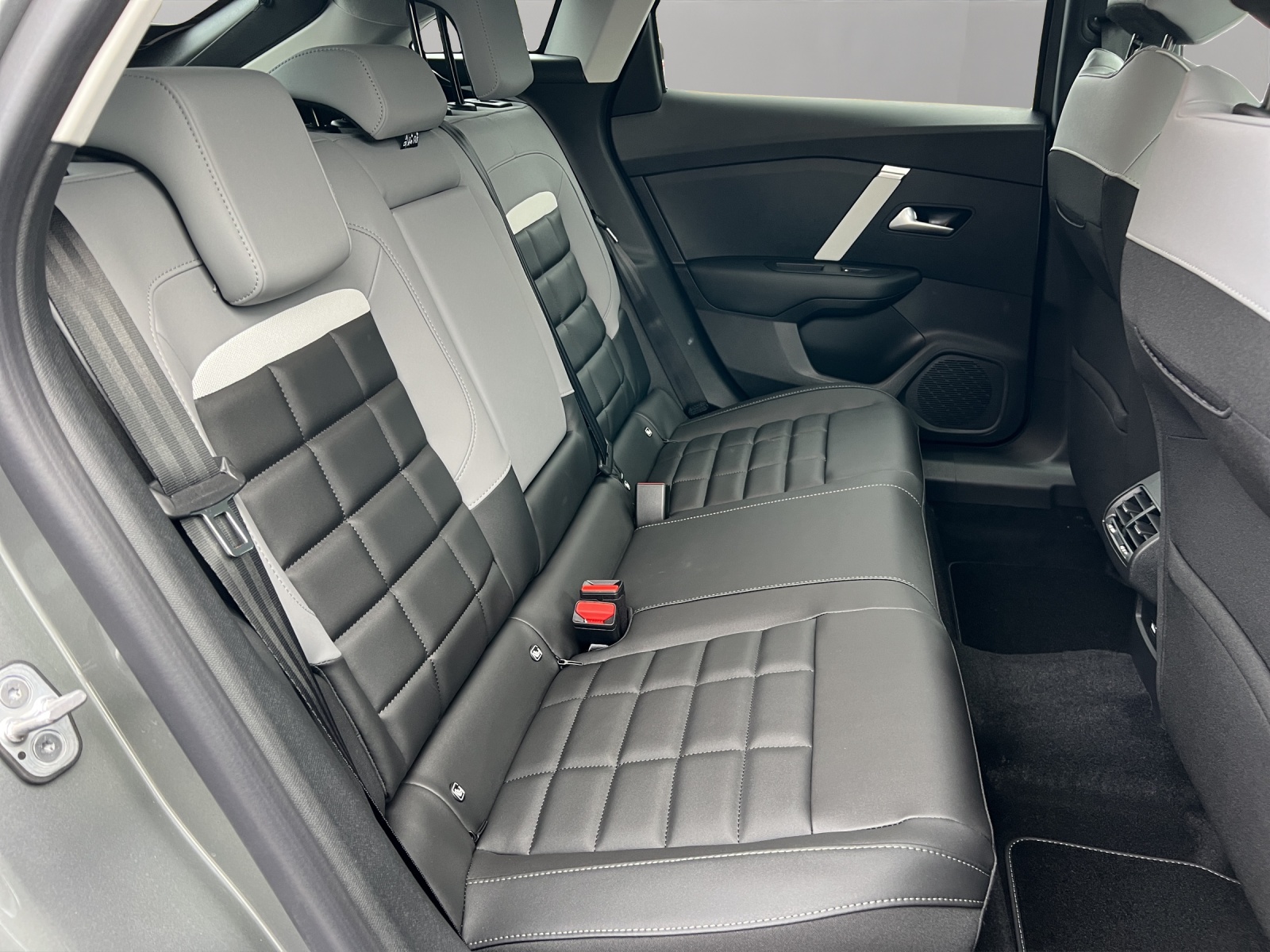 CITROEN C4 HEV Max e-DCS6 Hybrid Automat, Werksgarantie bis 2030-image-11