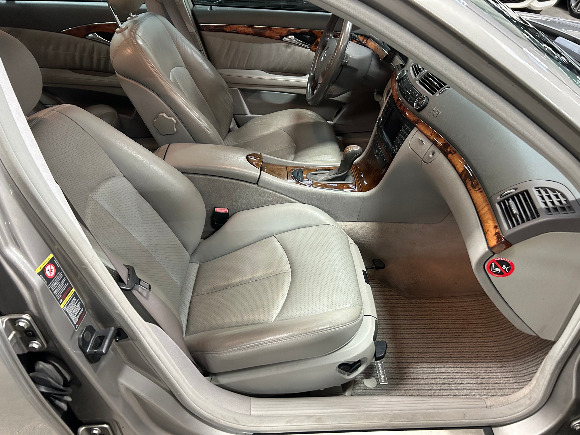 MERCEDES-BENZ E 320 Elégance 4Matic Automatic-image-14