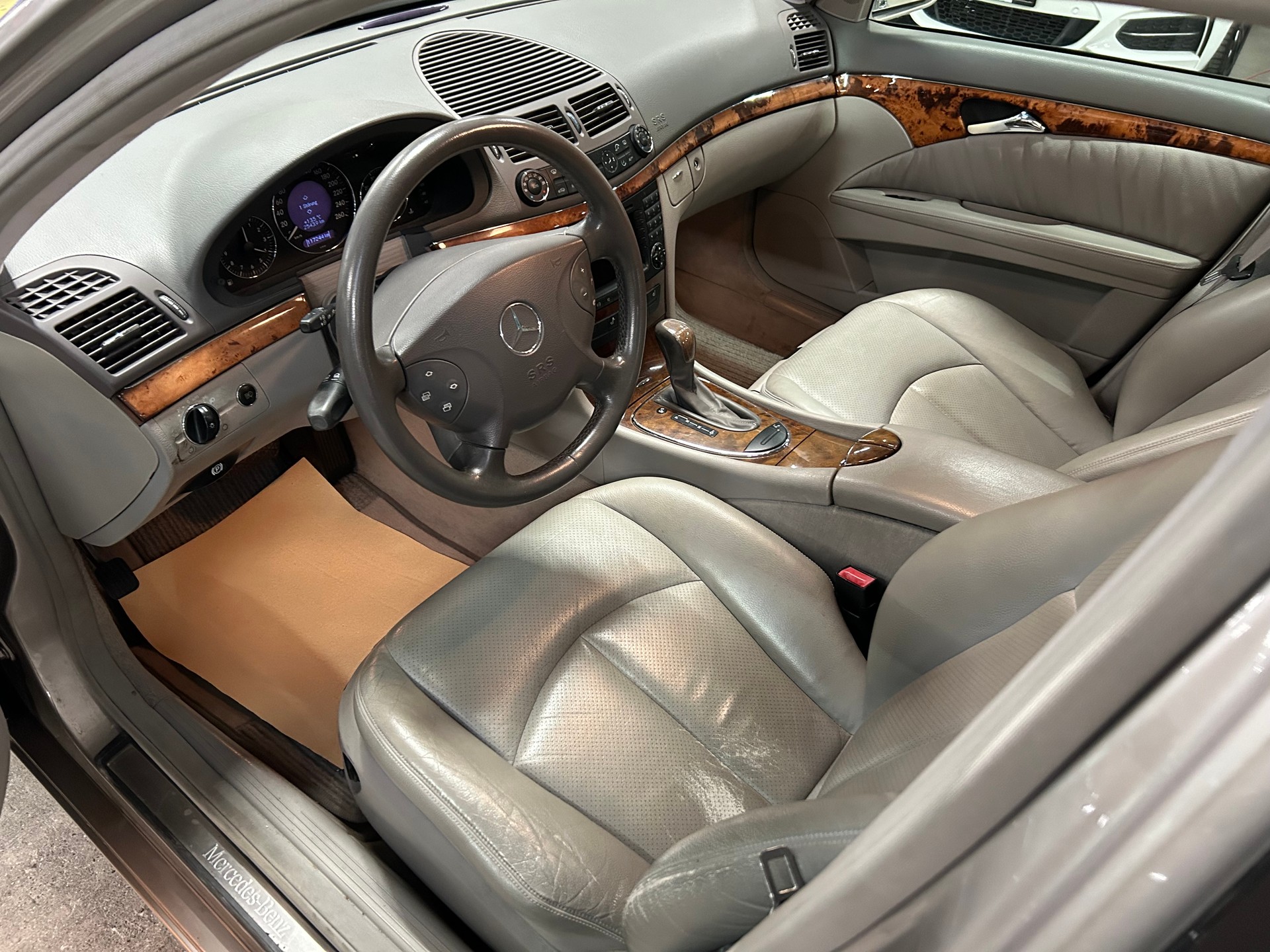 MERCEDES-BENZ E 320 Elégance 4Matic Automatic-image-11