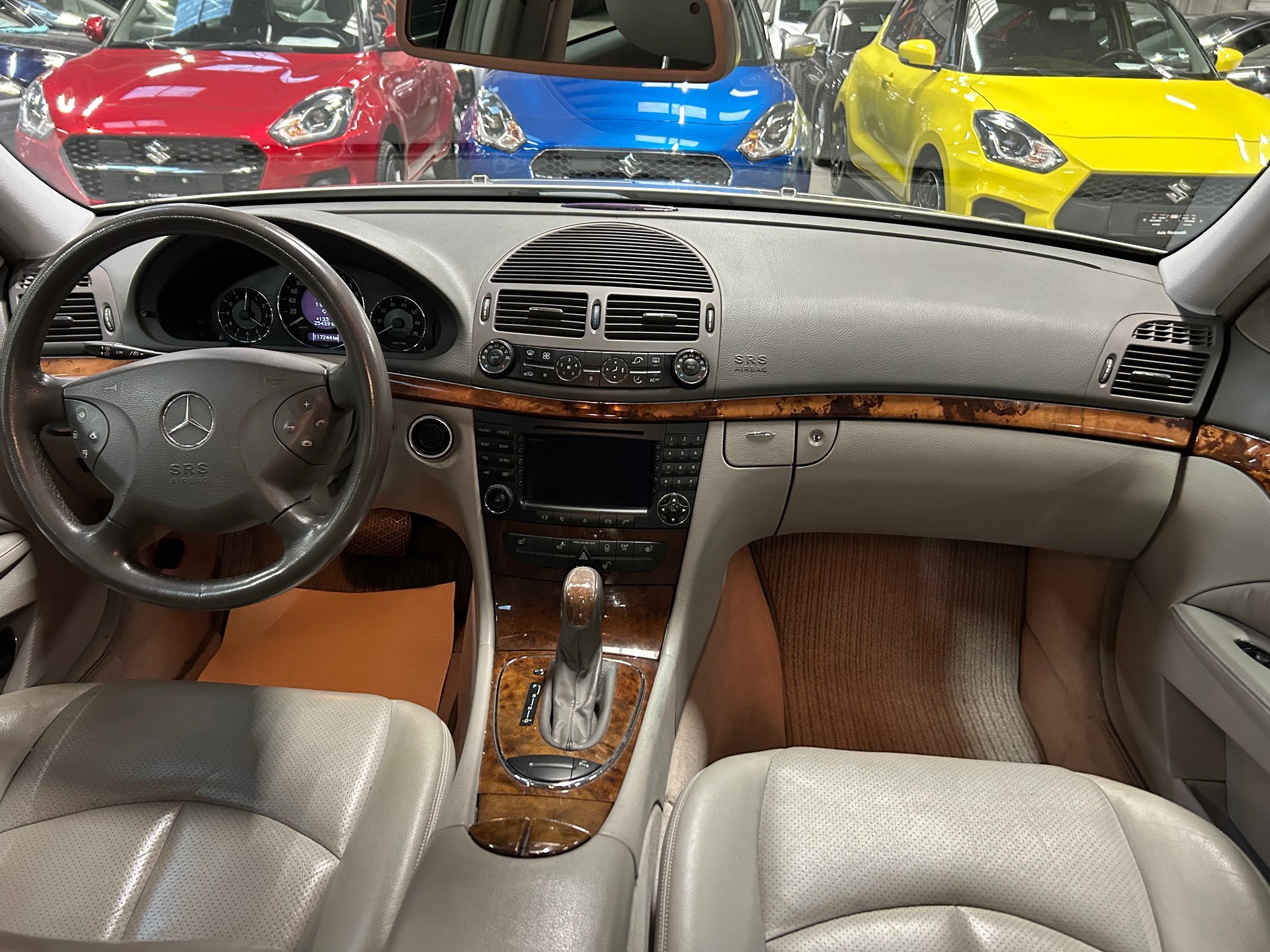 MERCEDES-BENZ E 320 Elégance 4Matic Automatic-image-15