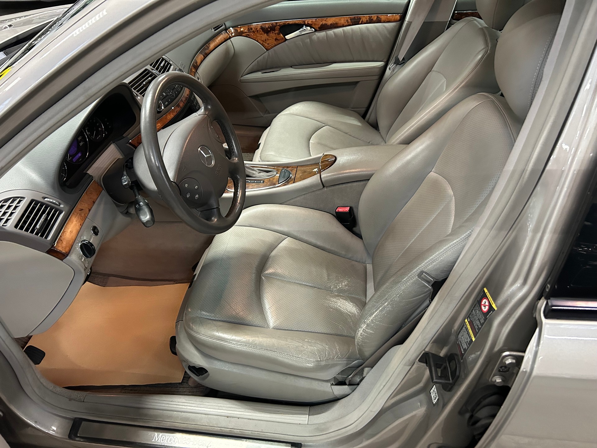 MERCEDES-BENZ E 320 Elégance 4Matic Automatic-image-10