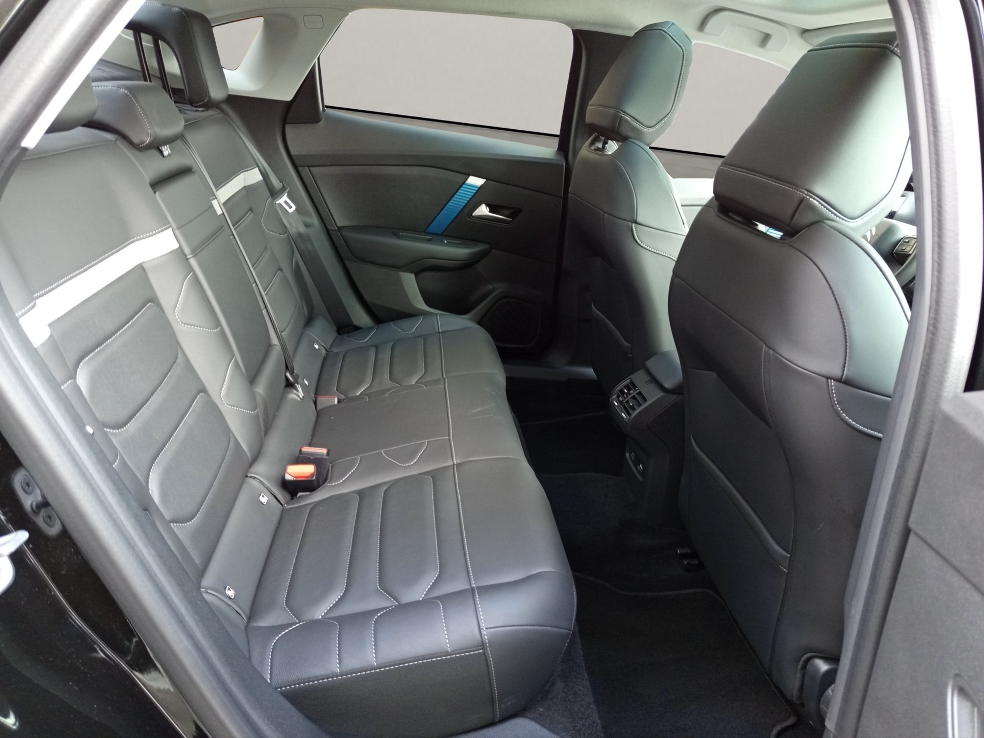 CITROEN C4 X 100 kW Shine Pack-image-5