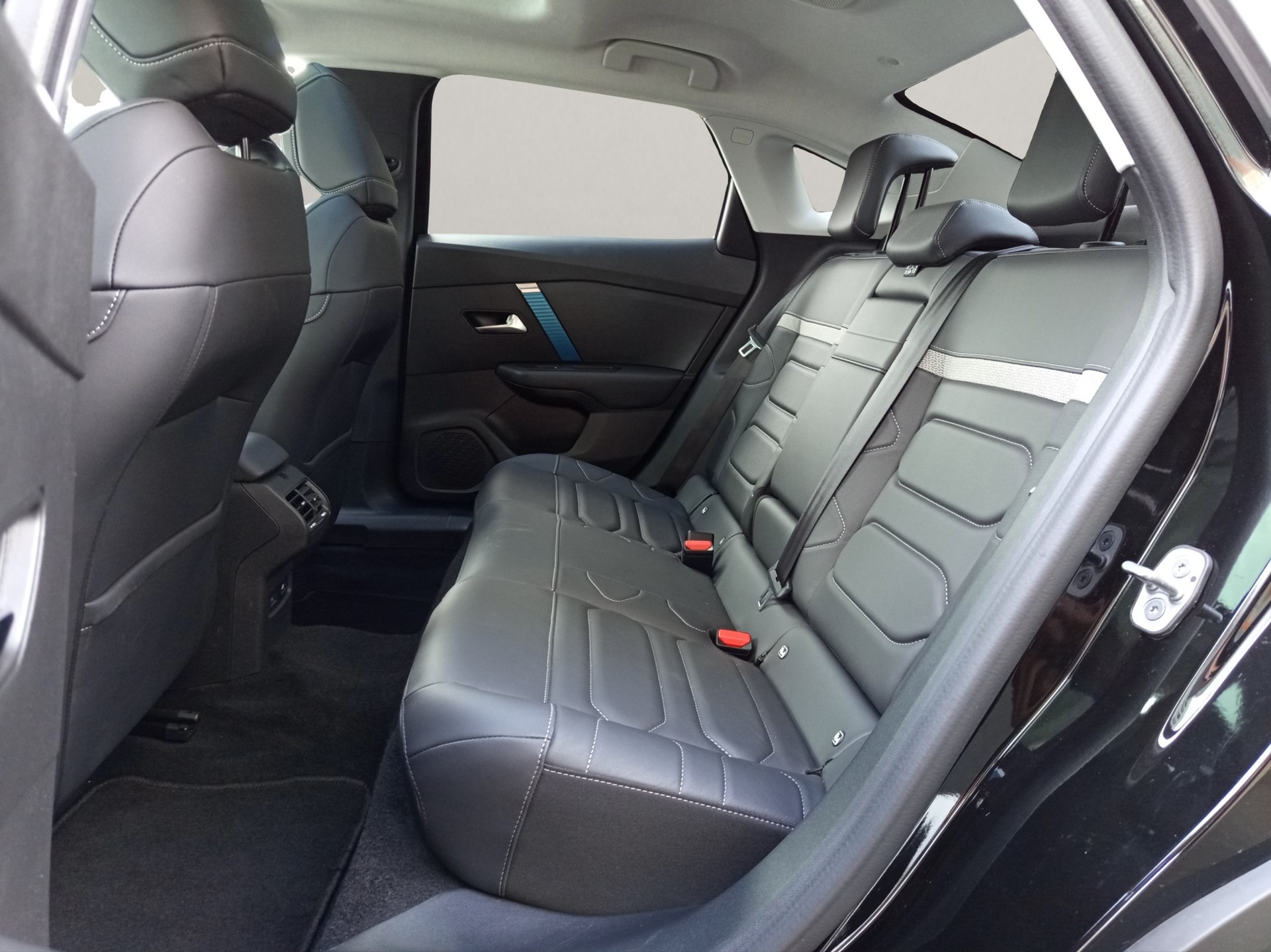 CITROEN C4 X 100 kW Shine Pack-image-9
