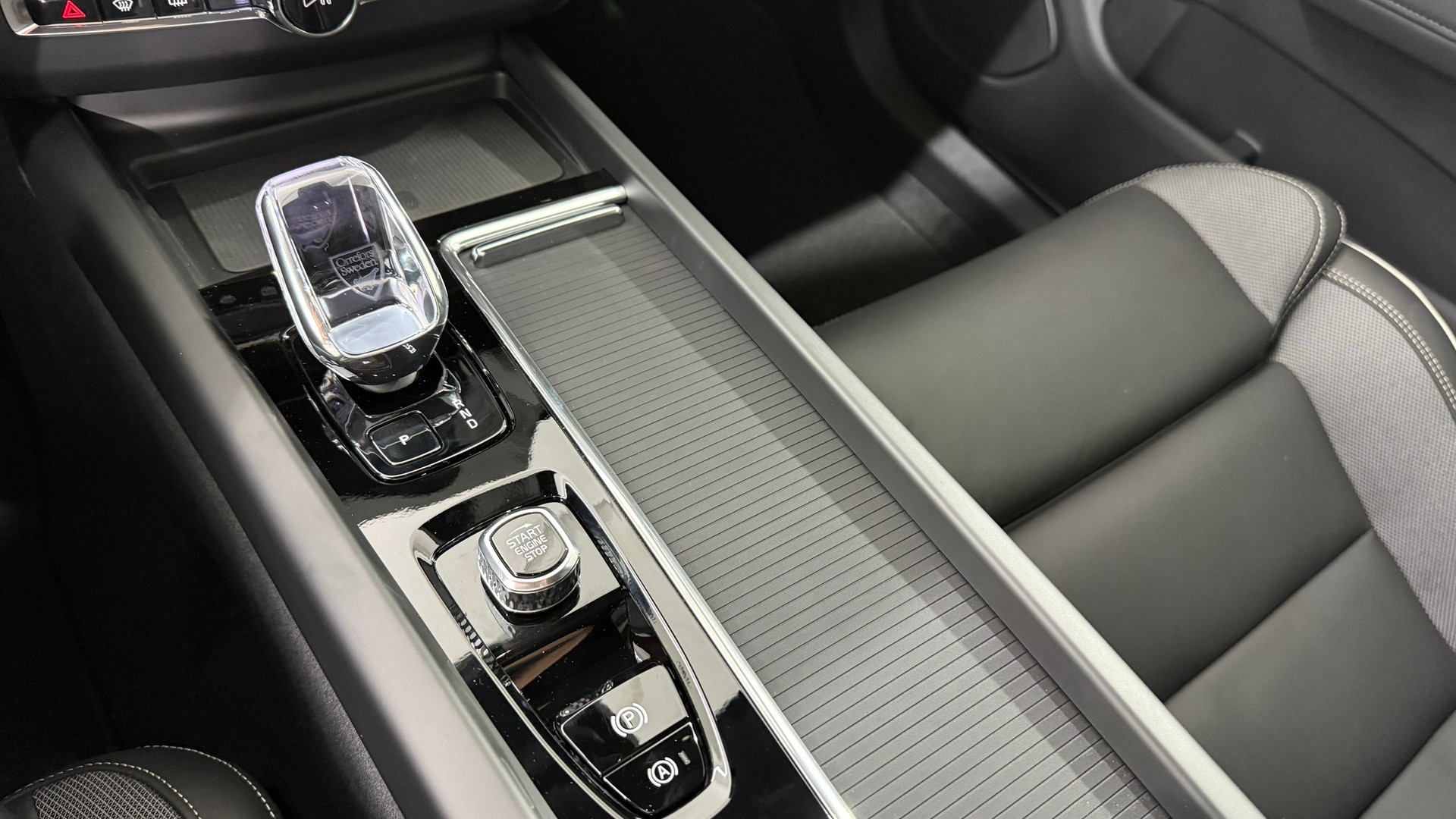 VOLVO XC60 2.0 T6 TE Black Edition e-image-9