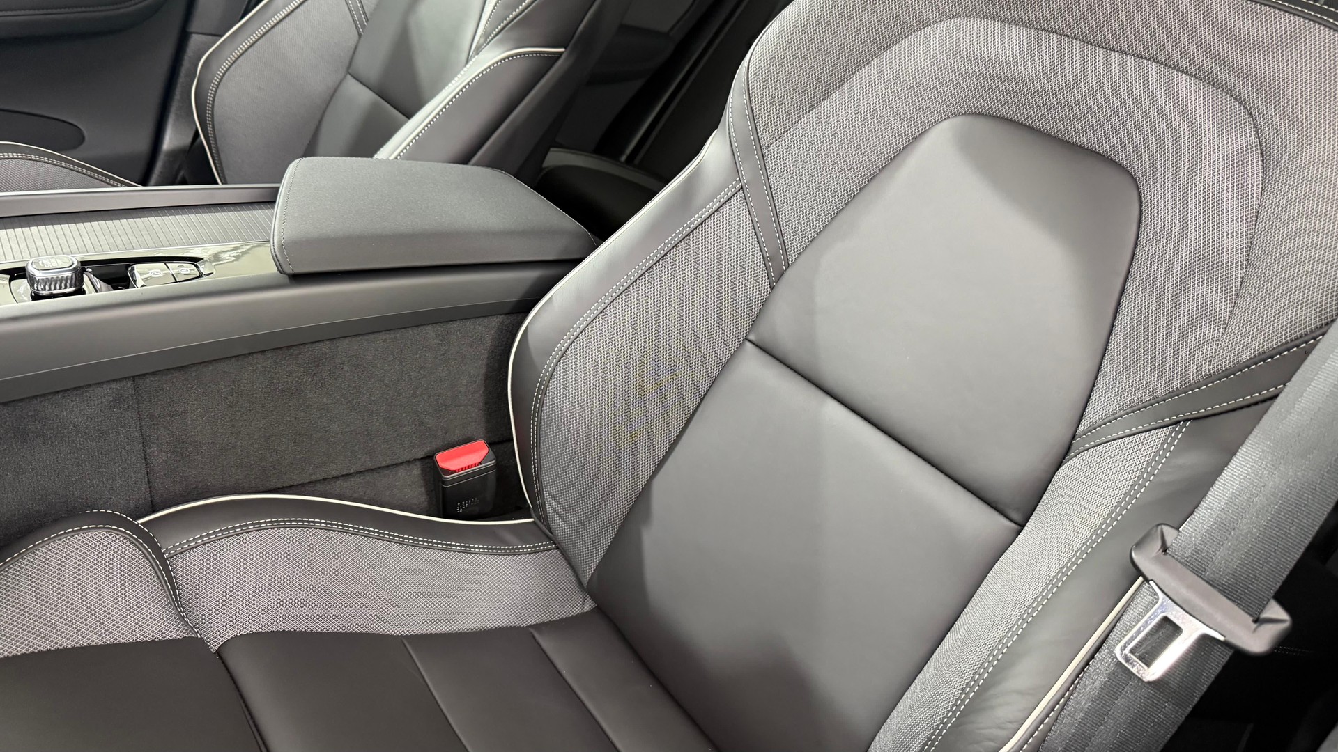 VOLVO XC60 2.0 T6 TE Black Edition e-image-11